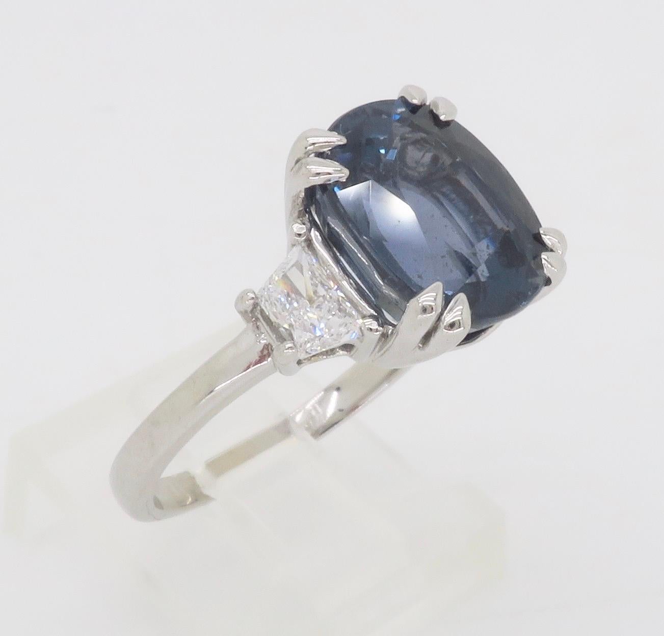 GIA Unheated Color Change Tanzanian Sapphire and Diamond Cocktail Ring For Sale 1