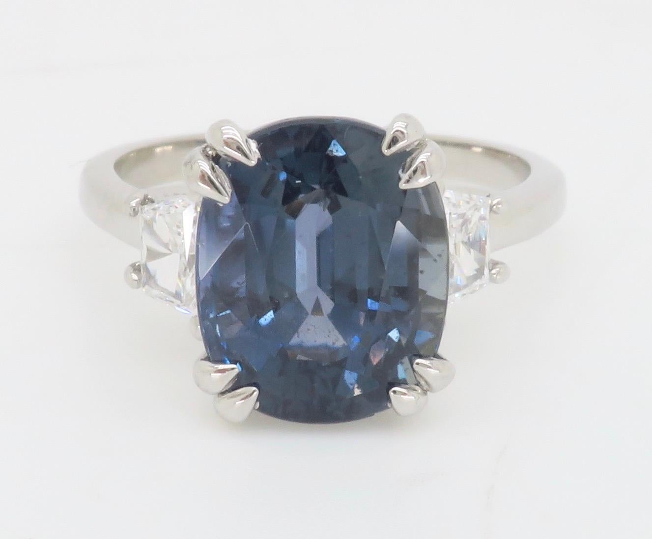 GIA Unheated Color Change Tanzanian Sapphire and Diamond Cocktail Ring For Sale 2