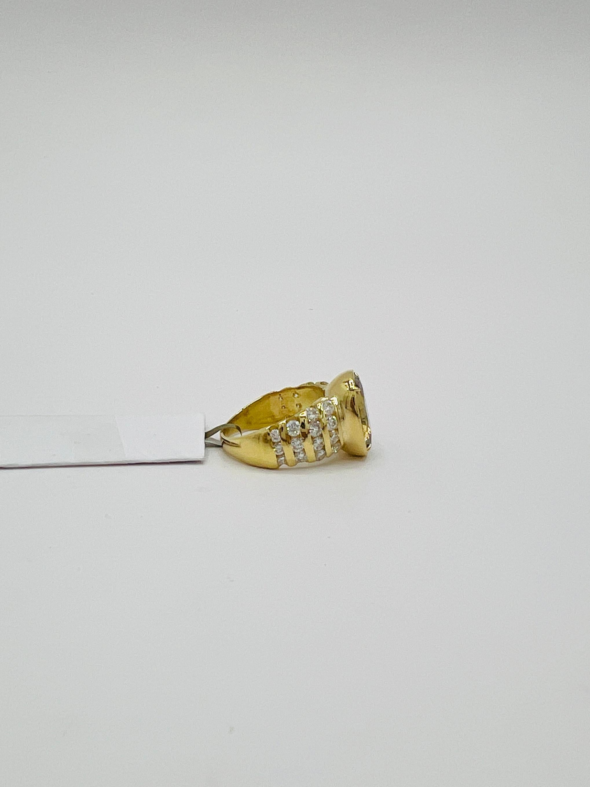 Bague en 18 carats, saphir jaune grisâtre non chauffé, certifié GIA et diamant blanc en vente 1