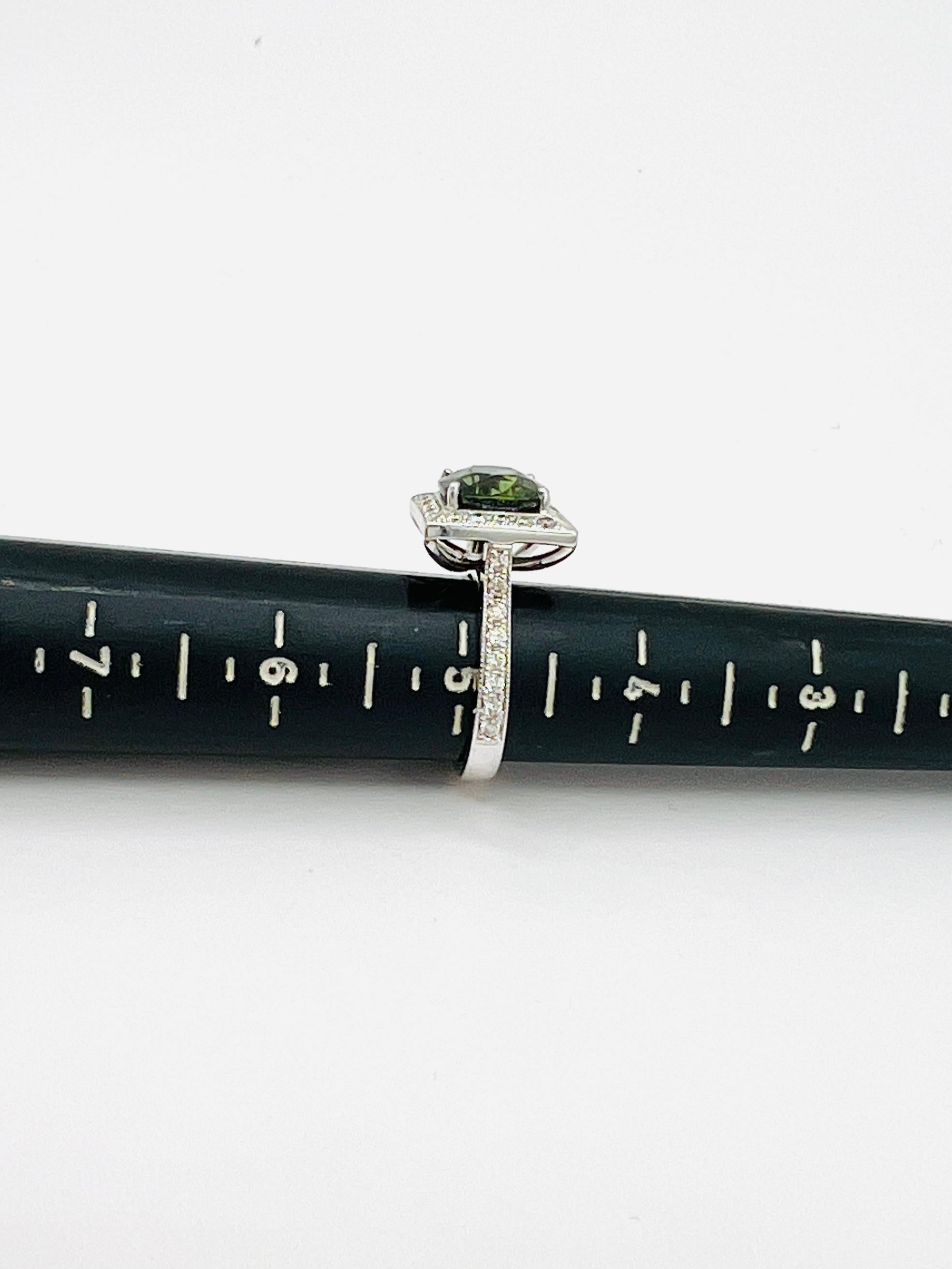 Bague cocktail en or blanc 18 carats, saphir bleu vert non chauffé et diamant GIA Neuf - En vente à Los Angeles, CA