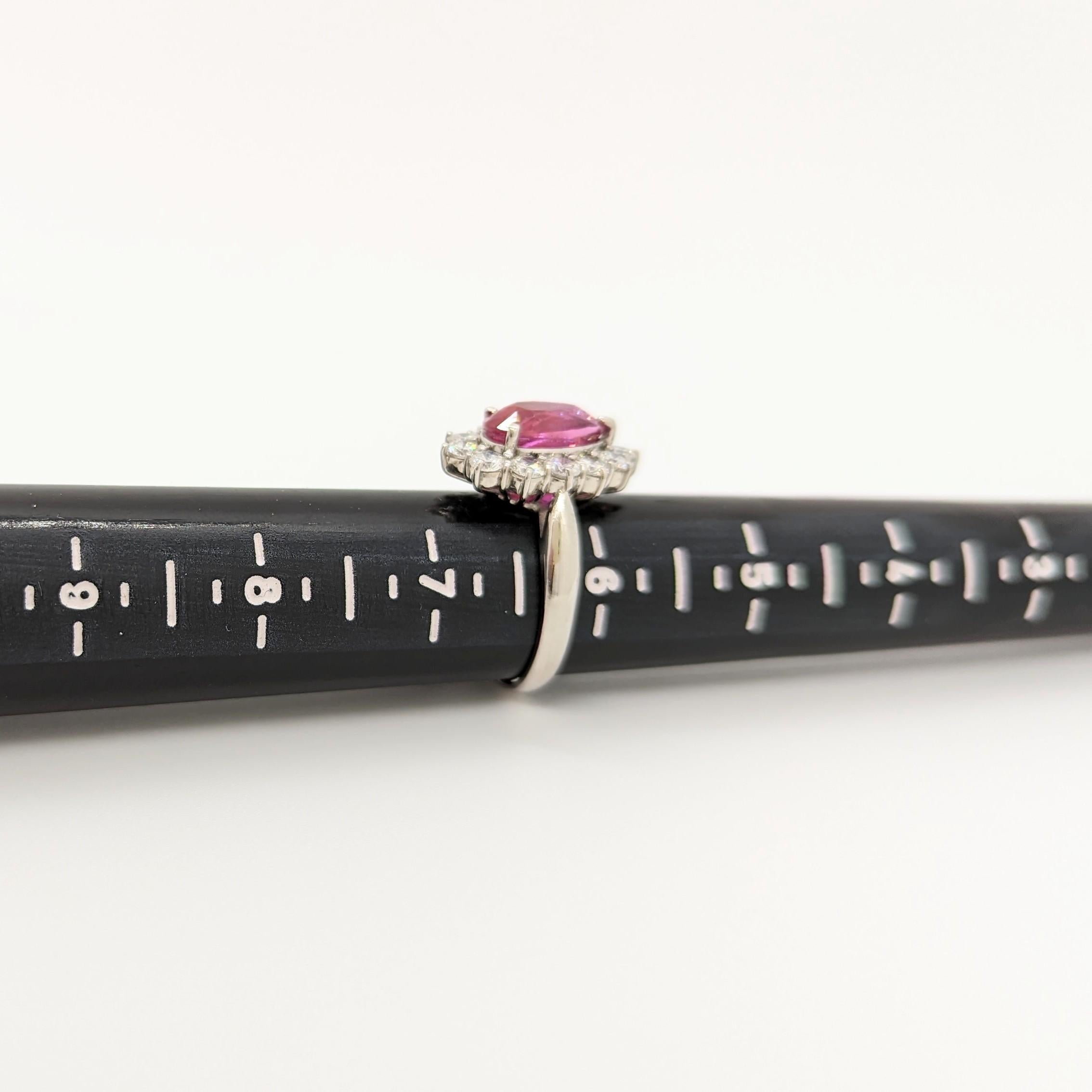 GIA Ring aus Platin mit unerhitztem Mosambik lila rotem Rubin und weißem Diamanten für Damen oder Herren