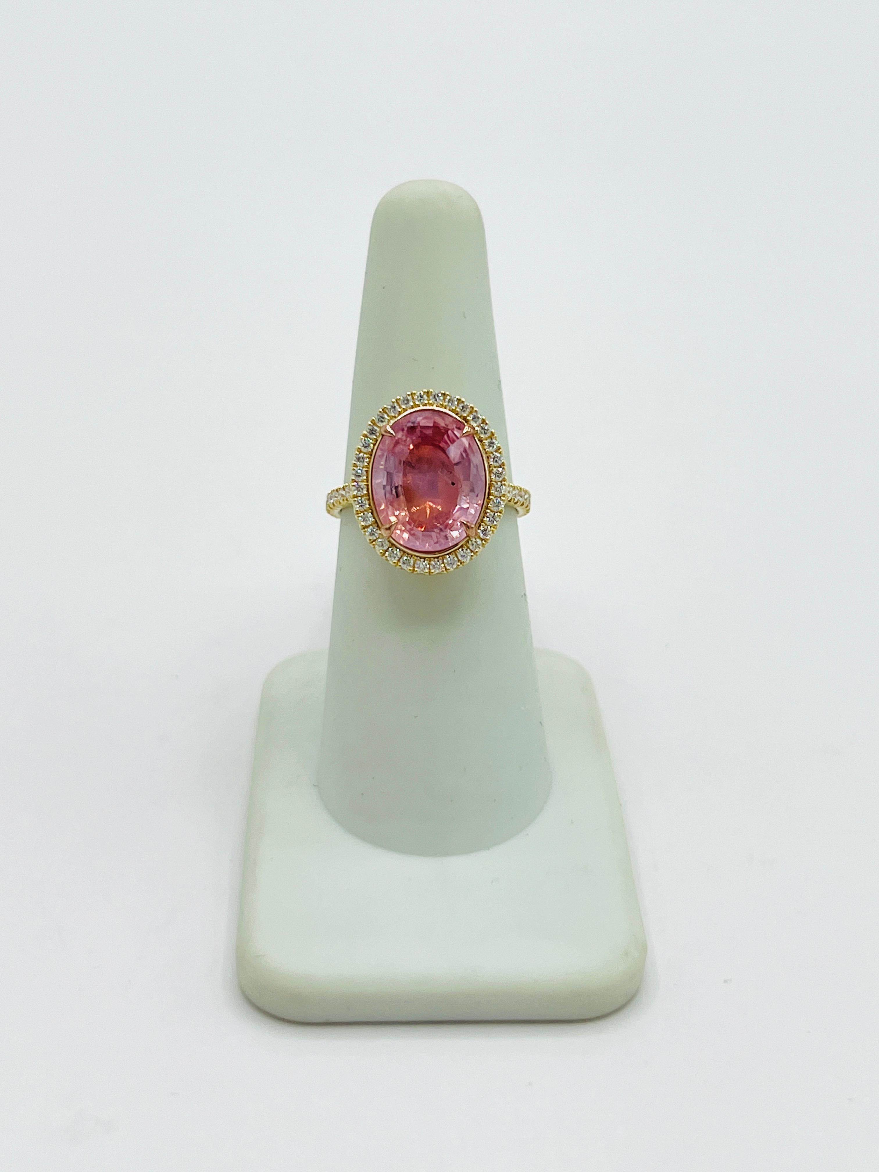 GIA Unheated Orange Pink Padparadscha and White Diamond Ring in 18K Yellow Gold In New Condition For Sale In Los Angeles, CA
