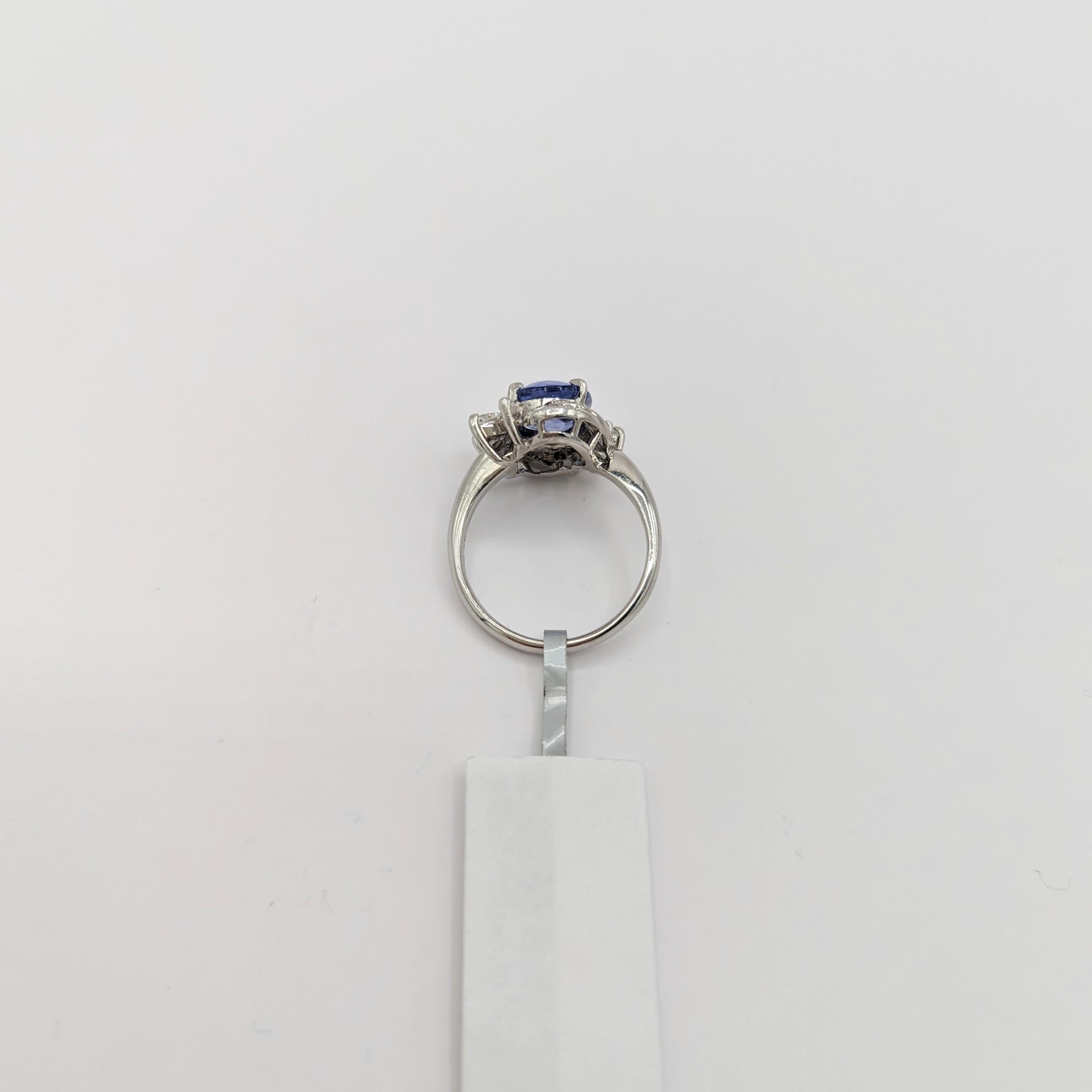 GIA Unheated Sri Lanka Blue Sapphire and White Diamond Ring in Platinum In New Condition For Sale In Los Angeles, CA