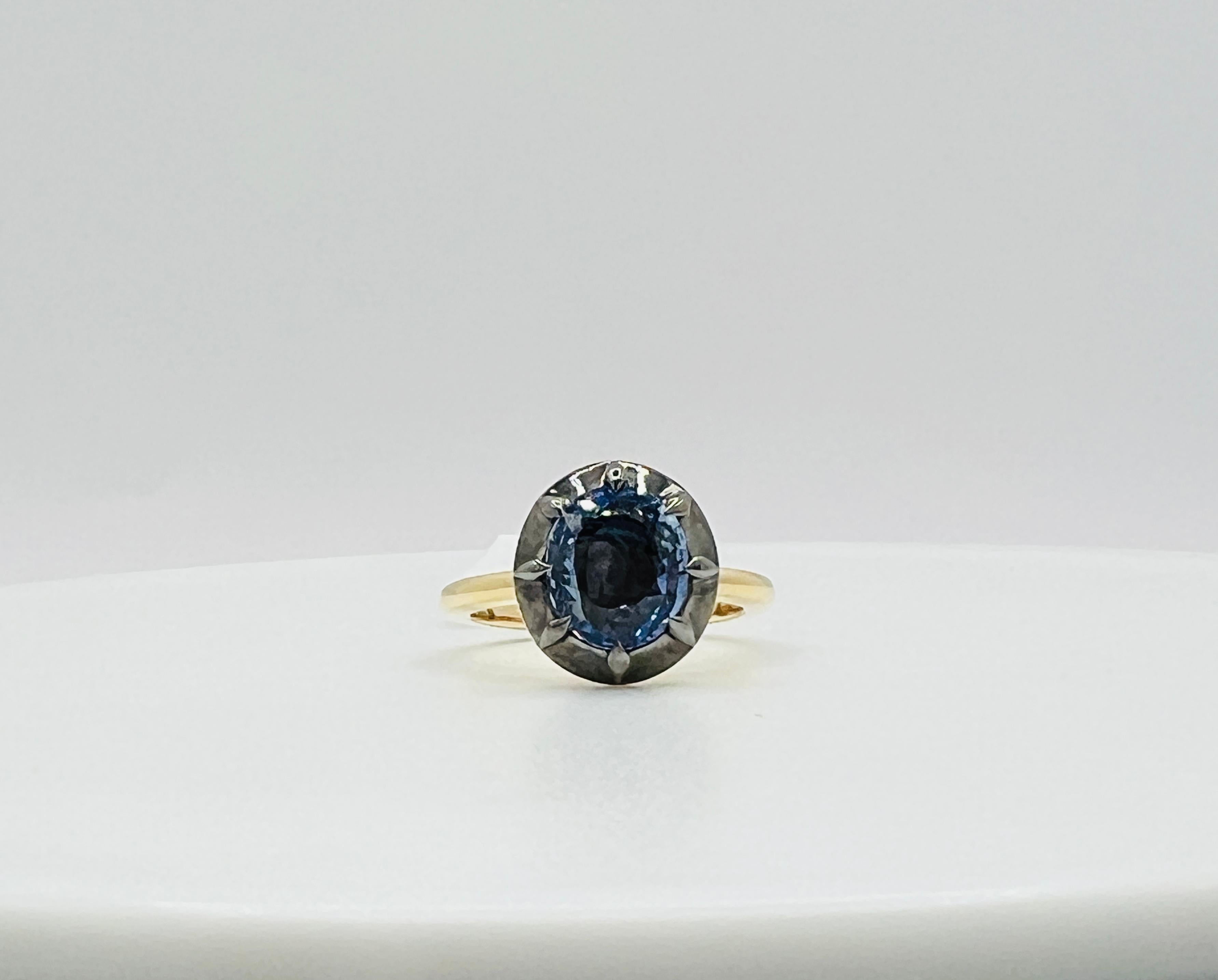 Anello ovale con zaffiro blu dello Sri Lanka non riscaldato, rodio nero e oro 18 carati GIA in vendita 3