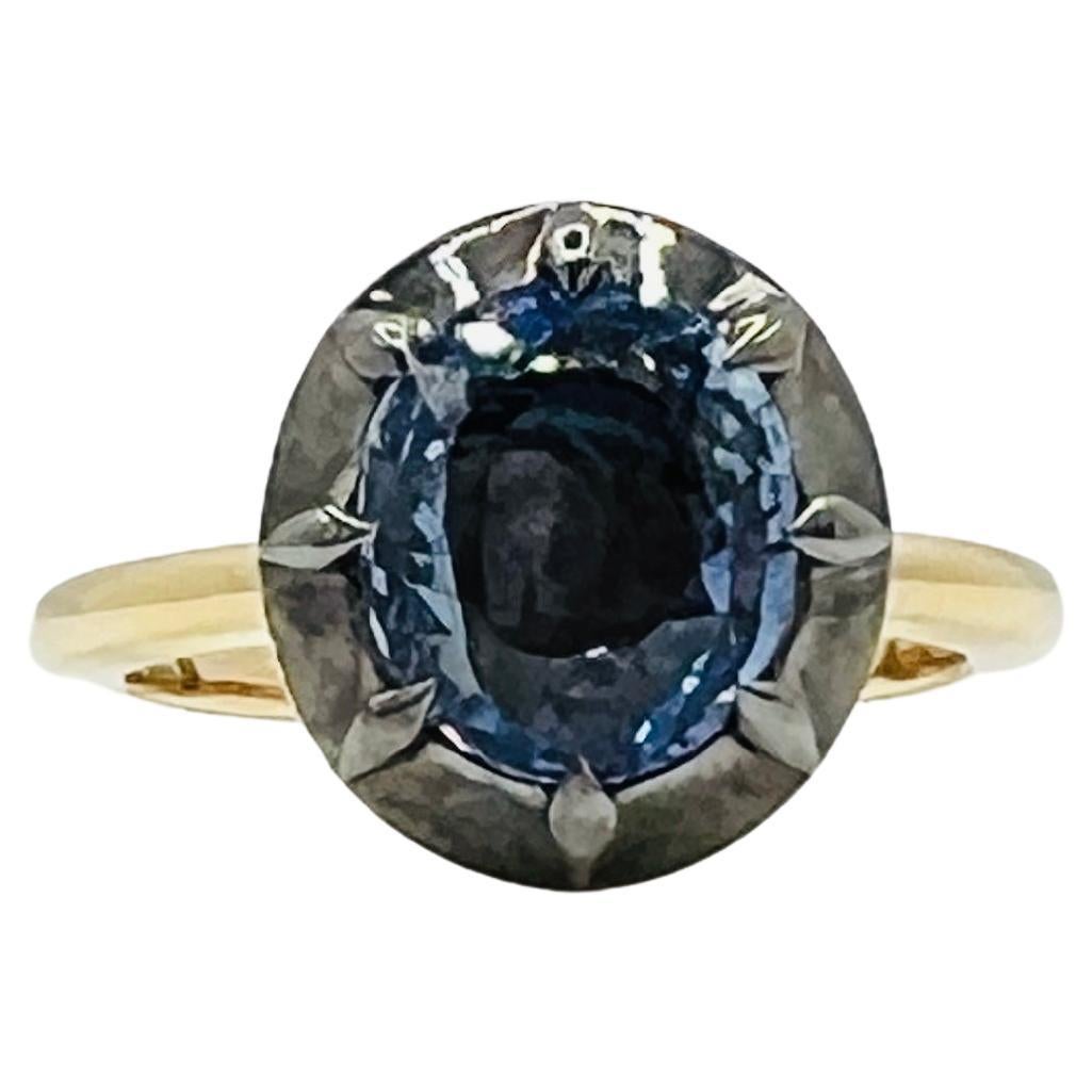 Anello ovale con zaffiro blu dello Sri Lanka non riscaldato, rodio nero e oro 18 carati GIA in vendita