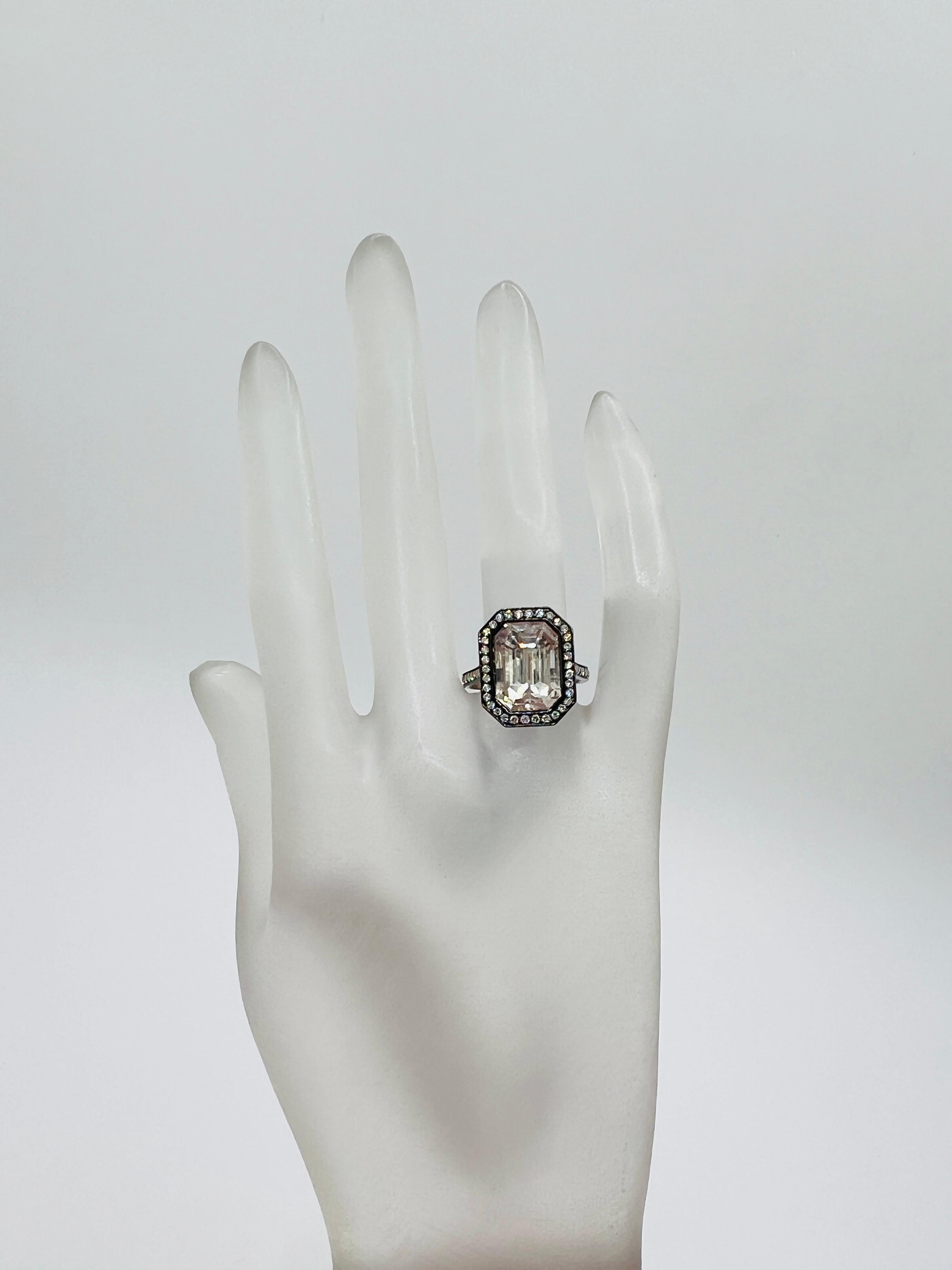 GIA Anillo de zafiro naranja muy claro sin calentar y diamante de 18 quilates y rodio negro Corte octogonal en venta