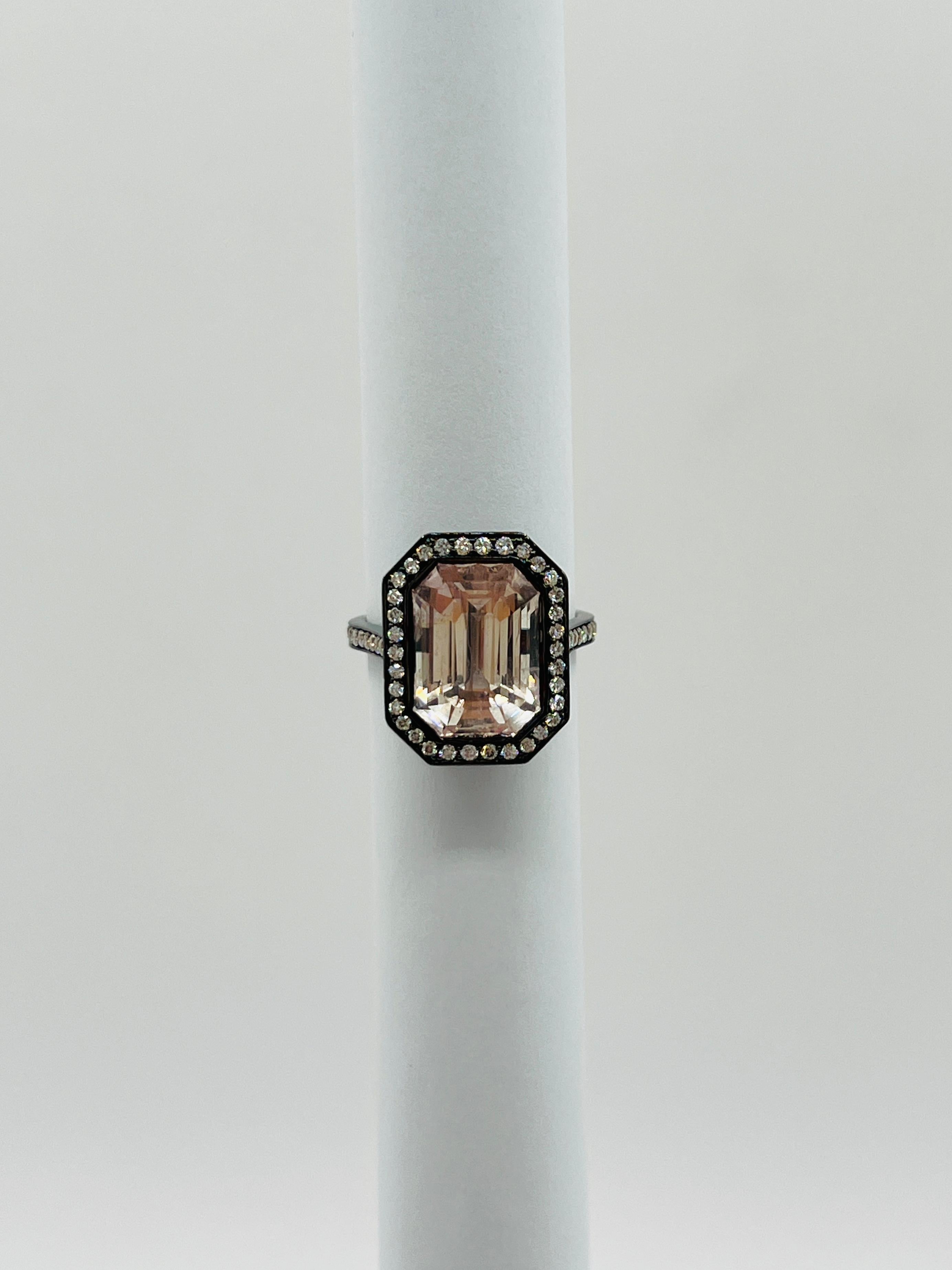 GIA Anillo de zafiro naranja muy claro sin calentar y diamante de 18 quilates y rodio negro en venta 1