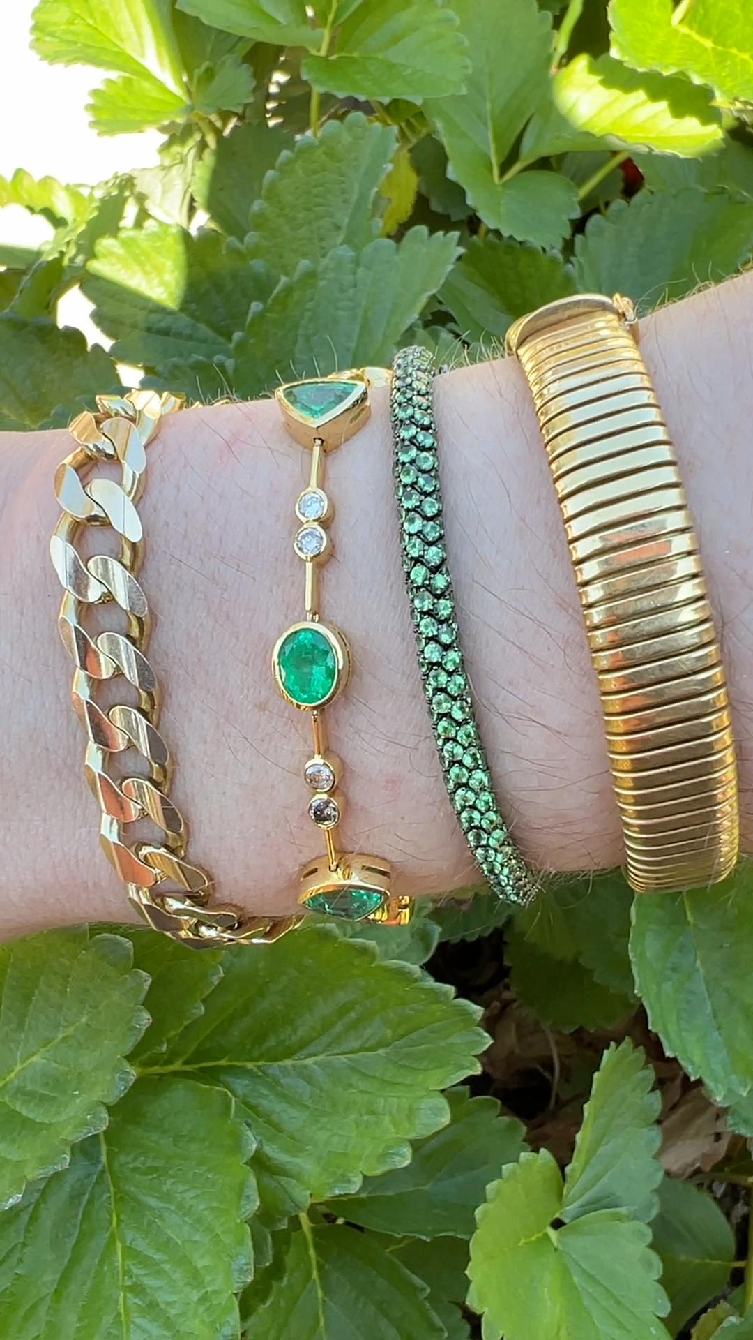 Taille mixte GIA Unique Vintage Columbian Emerald Bezel Set Link Bracelet - Or jaune 18K en vente