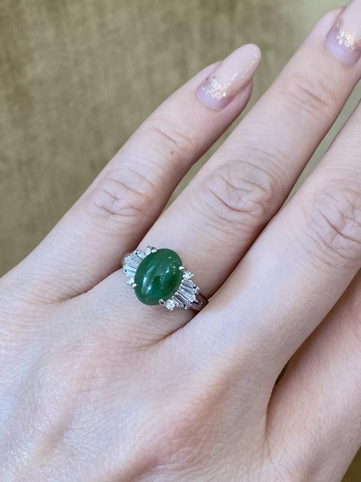 Anillo GIA de jadeíta ovalada sin tratar de 2,79 ct y diamantes en platino en venta 1
