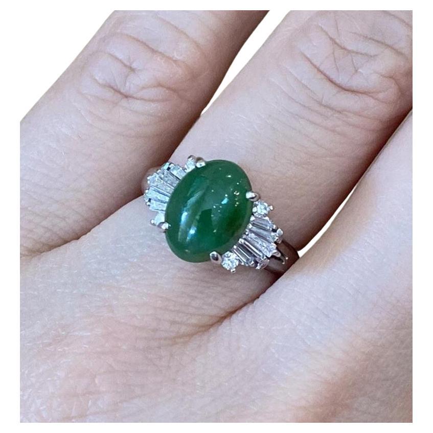 Anillo GIA de jadeíta ovalada sin tratar de 2,79 ct y diamantes en platino en venta