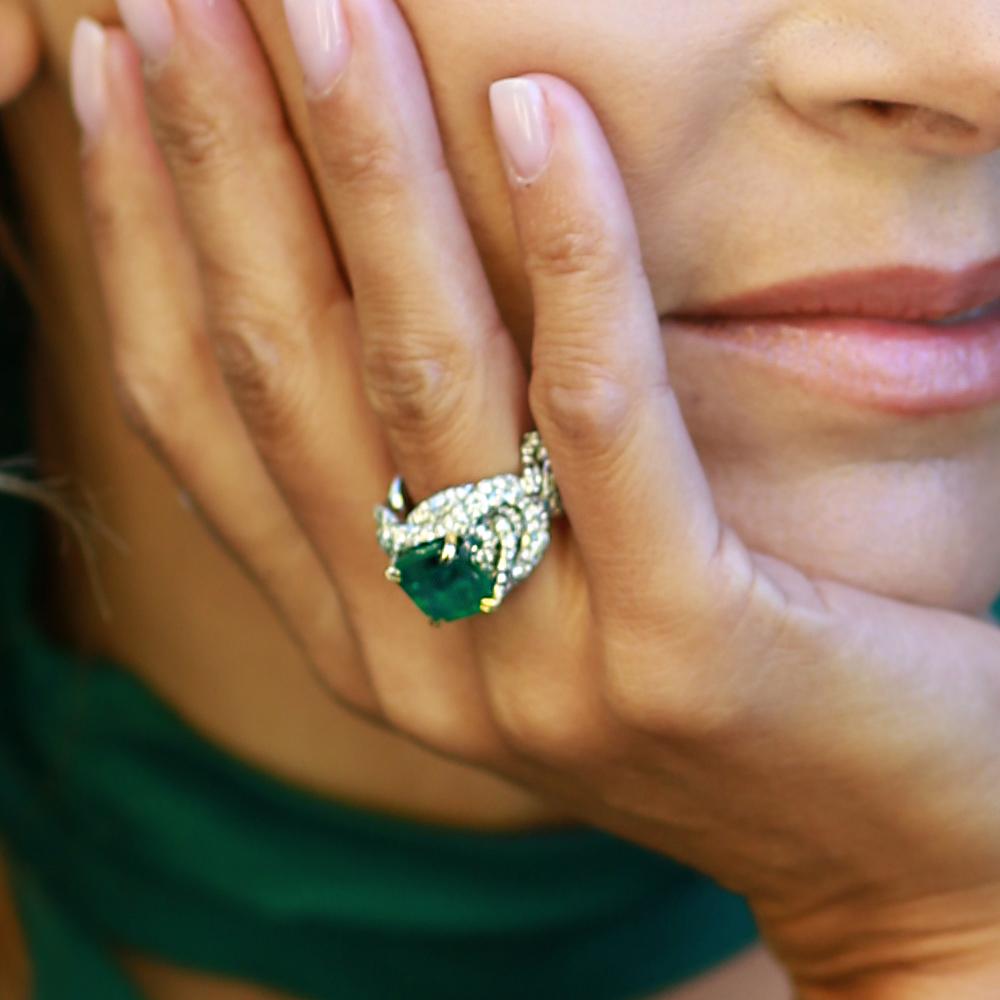 GIA zertifizierter 5,49 Smaragd Platin Gelbgold Ring Weiße Diamanten F/VVS Ring (Moderne) im Angebot