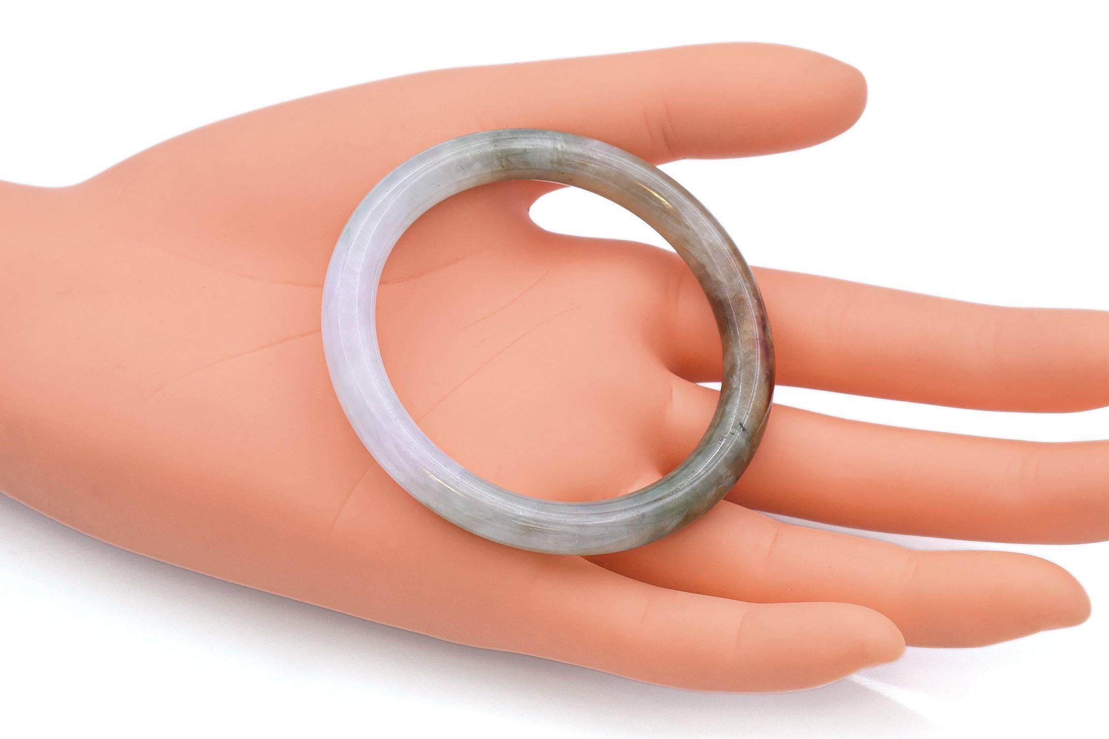 Taille ronde GIA Jadeite Variegated Green, White Orangy Brown Grade A Jade Bangle en vente