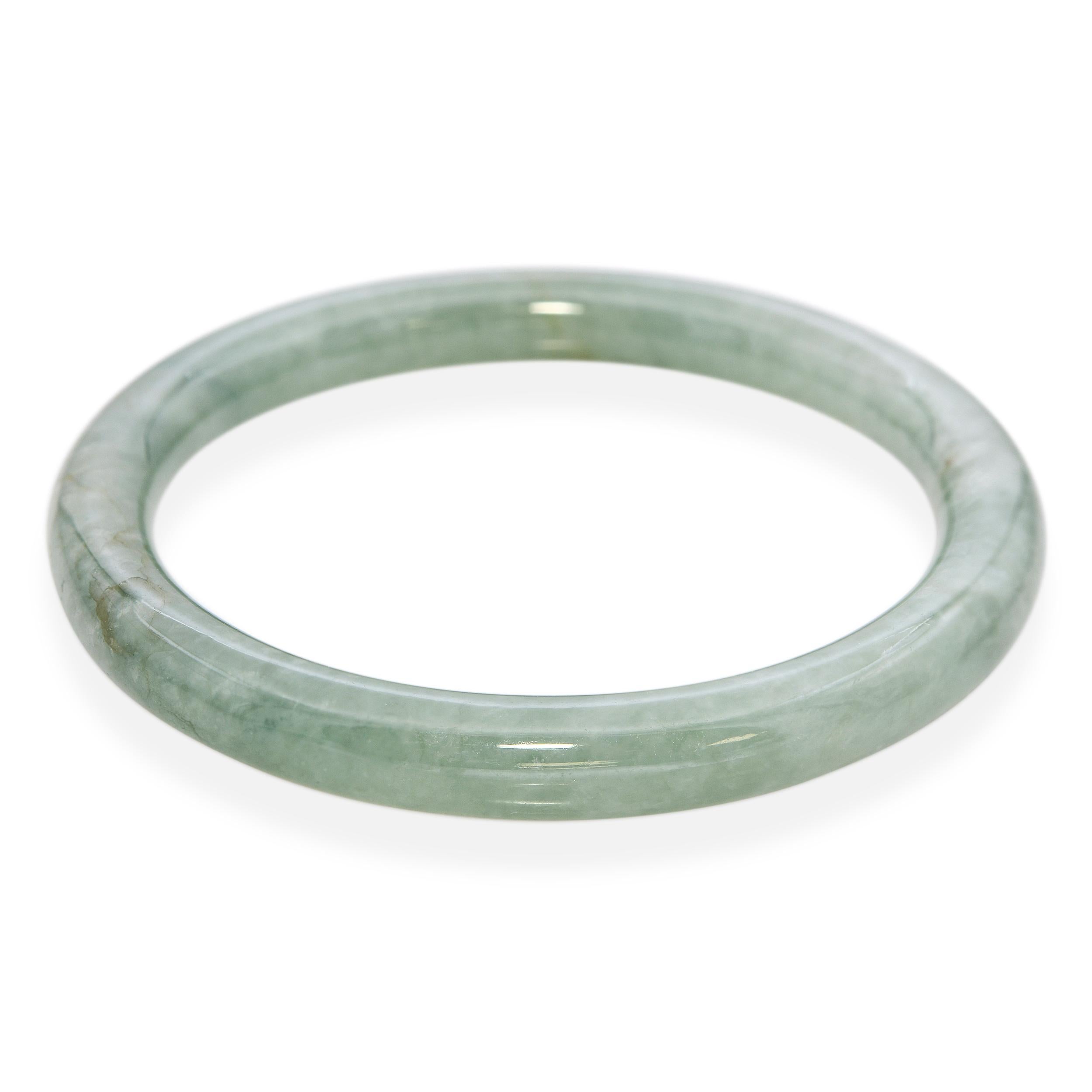 GIA Vintage 24.88ct Translucent Grade A Green Jadeite Jade Bangle Bracelet en Bueno estado para la venta en New York, NY
