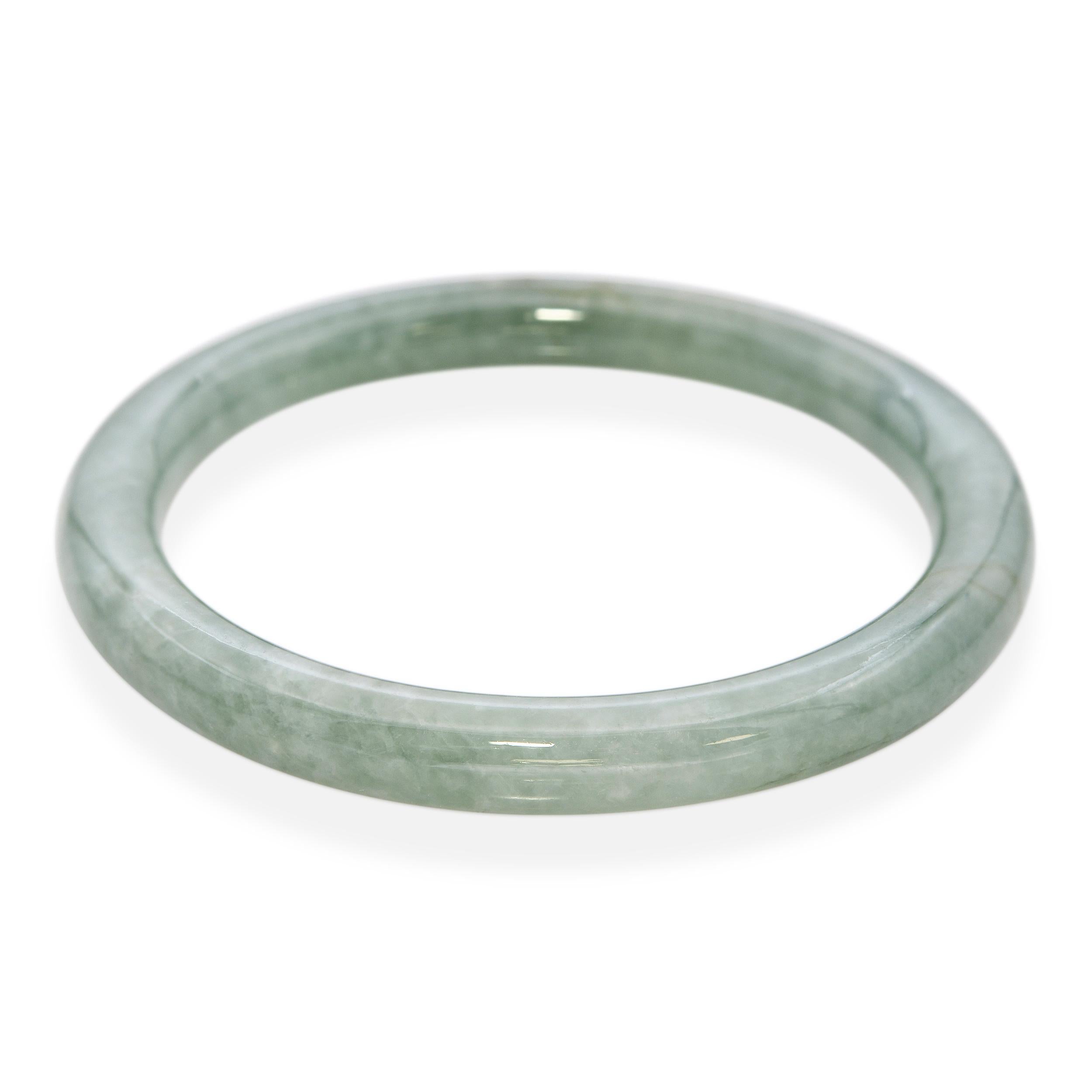 Femenino o masculino GIA Vintage 24.88ct Translucent Grade A Green Jadeite Jade Bangle Bracelet en venta
