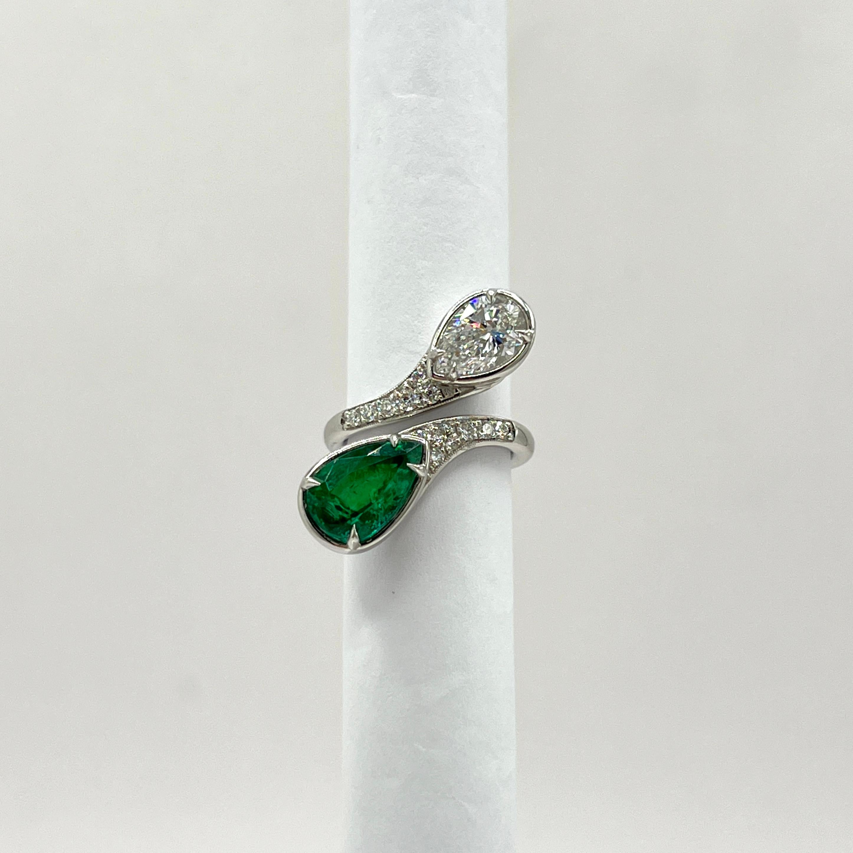GIA White Diamond and Emerald Bypass Ring in Platinum For Sale 2