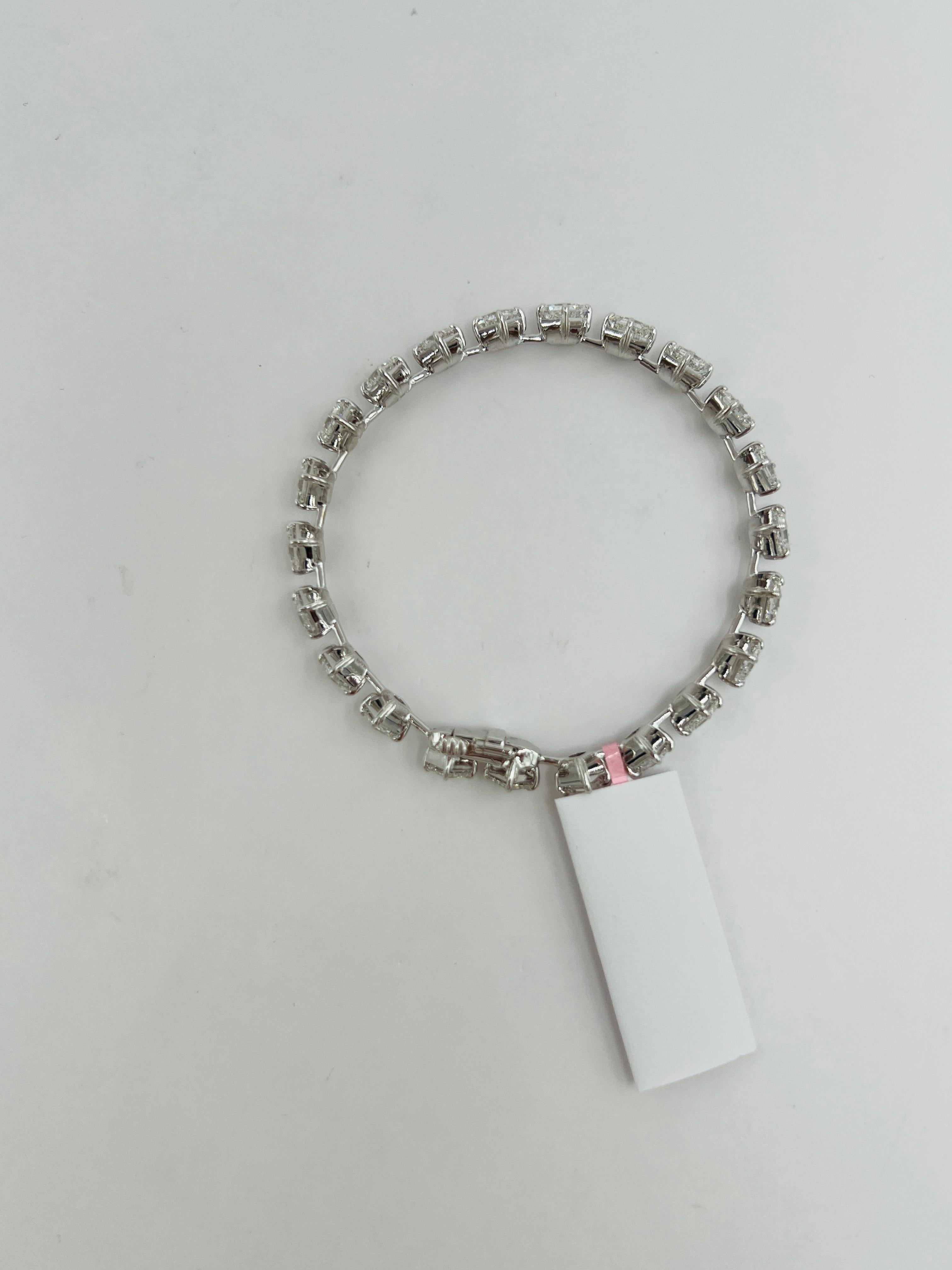 GIA White Diamond Asscher Cut 0.70 Carats Each Bracelet in 18K White Gold For Sale 2