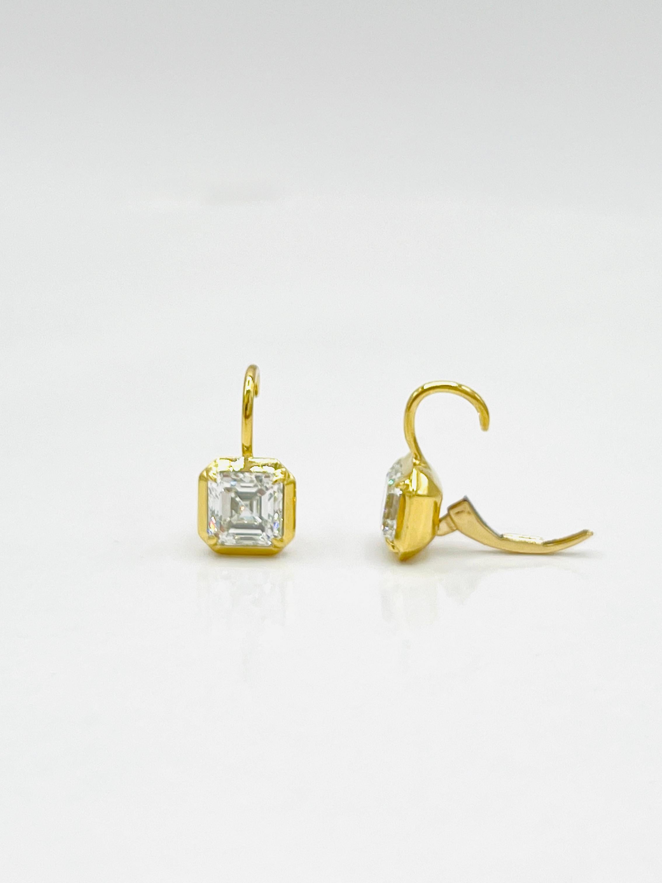 Boucles d'oreilles pendantes en or jaune 18 carats, diamant blanc GIA taille Asscher Neuf - En vente à Los Angeles, CA