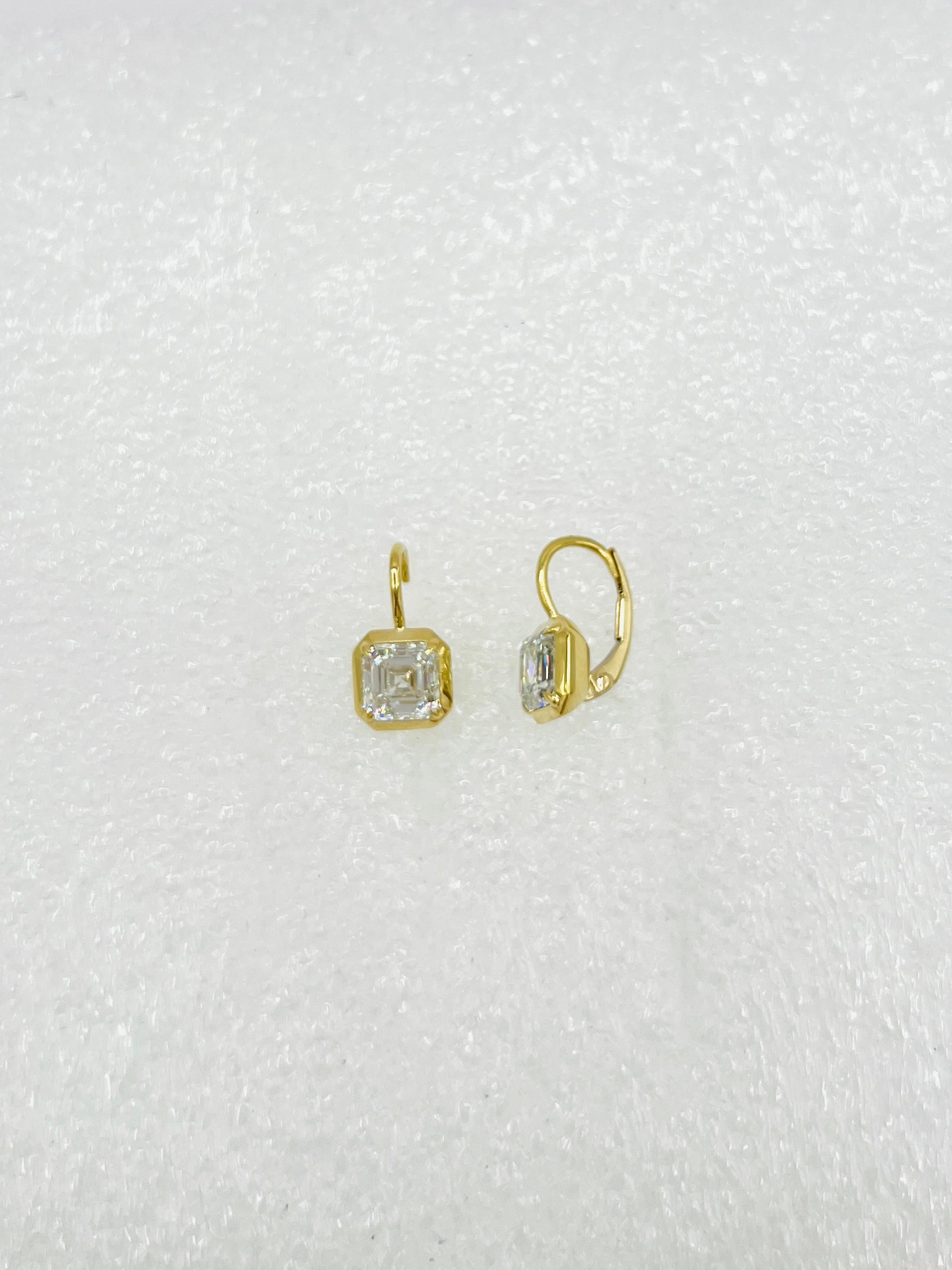 Boucles d'oreilles pendantes en or jaune 18 carats, diamant blanc GIA taille Asscher Unisexe en vente