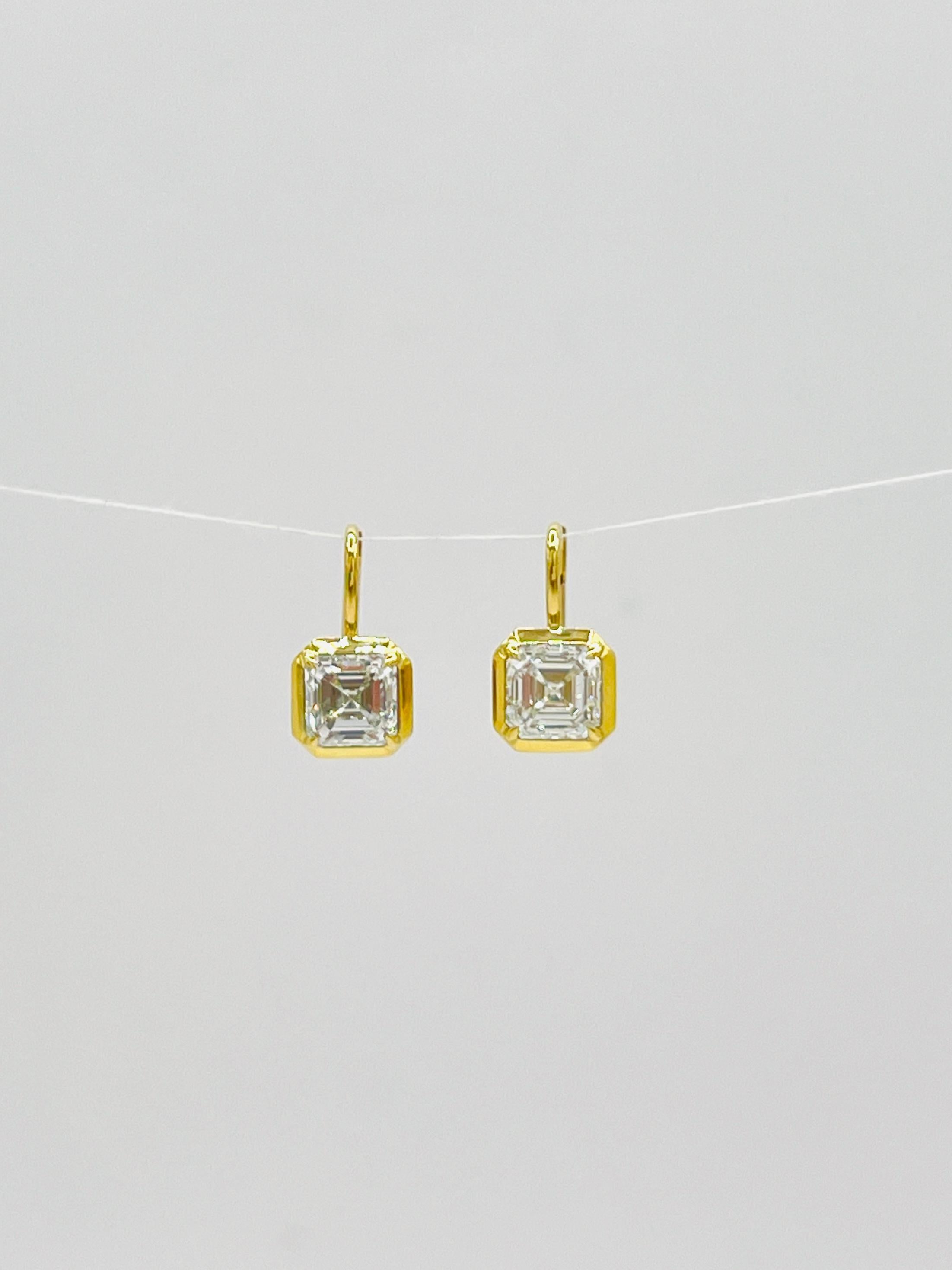 Boucles d'oreilles pendantes en or jaune 18 carats, diamant blanc GIA taille Asscher en vente 1