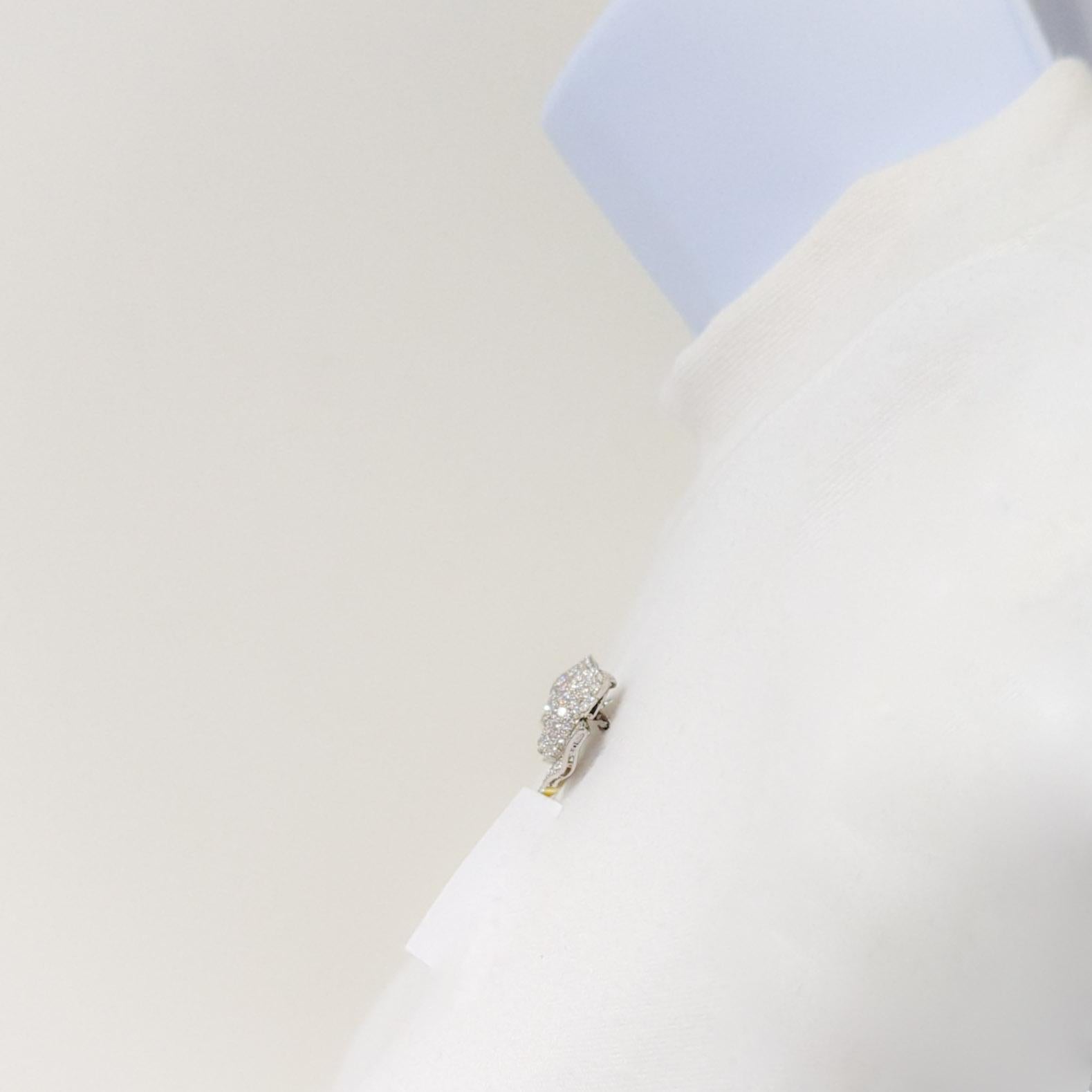 GIA-Brosche aus Platin mit weißem Diamantschleifen-Design (Rundschliff) im Angebot