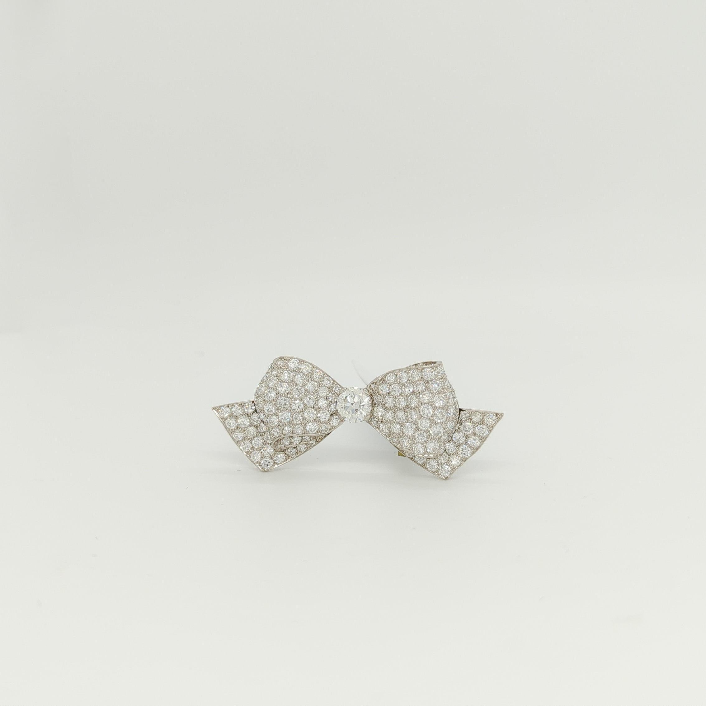 GIA-Brosche aus Platin mit weißem Diamantschleifen-Design im Zustand „Neu“ im Angebot in Los Angeles, CA