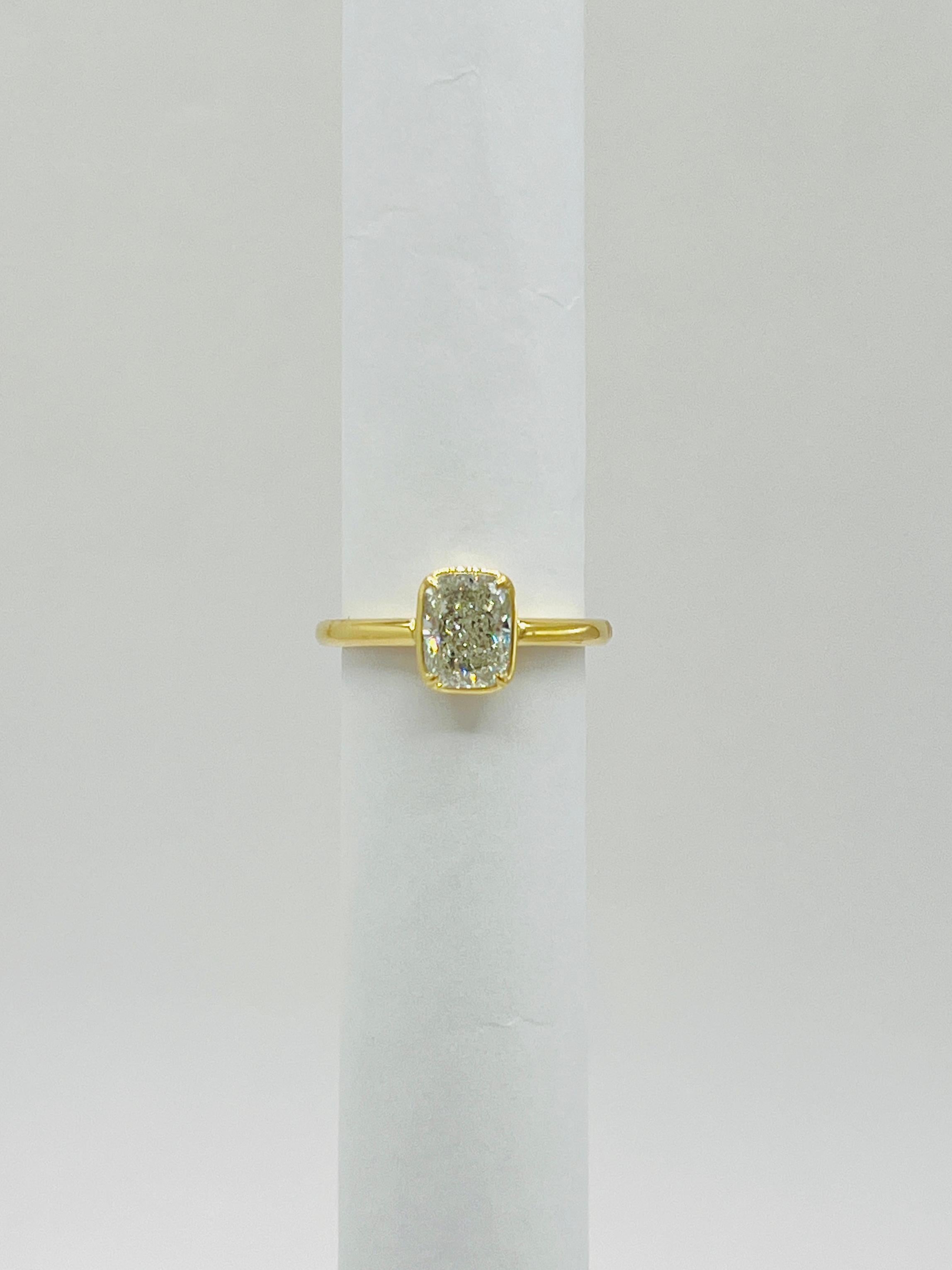 Bague solitaire coussin de 1,50 carat en or jaune 18 carats avec diamants blancs certifiés GIA Unisexe en vente