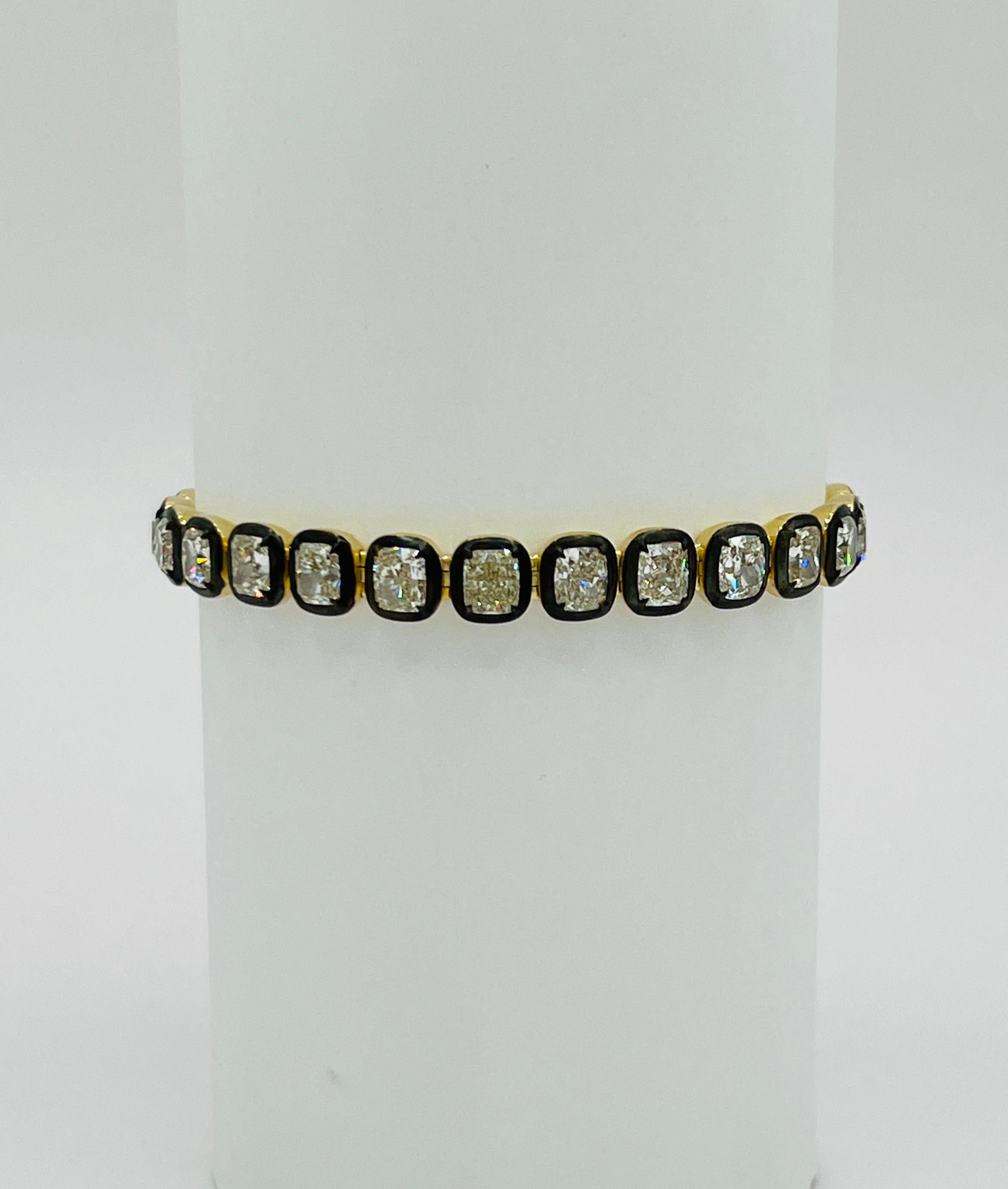 GIA Weißes Diamant-Kissenarmband mit Kissenschliff aus schwarzem Rhodium und 18 Karat Gelbgold für Damen oder Herren
