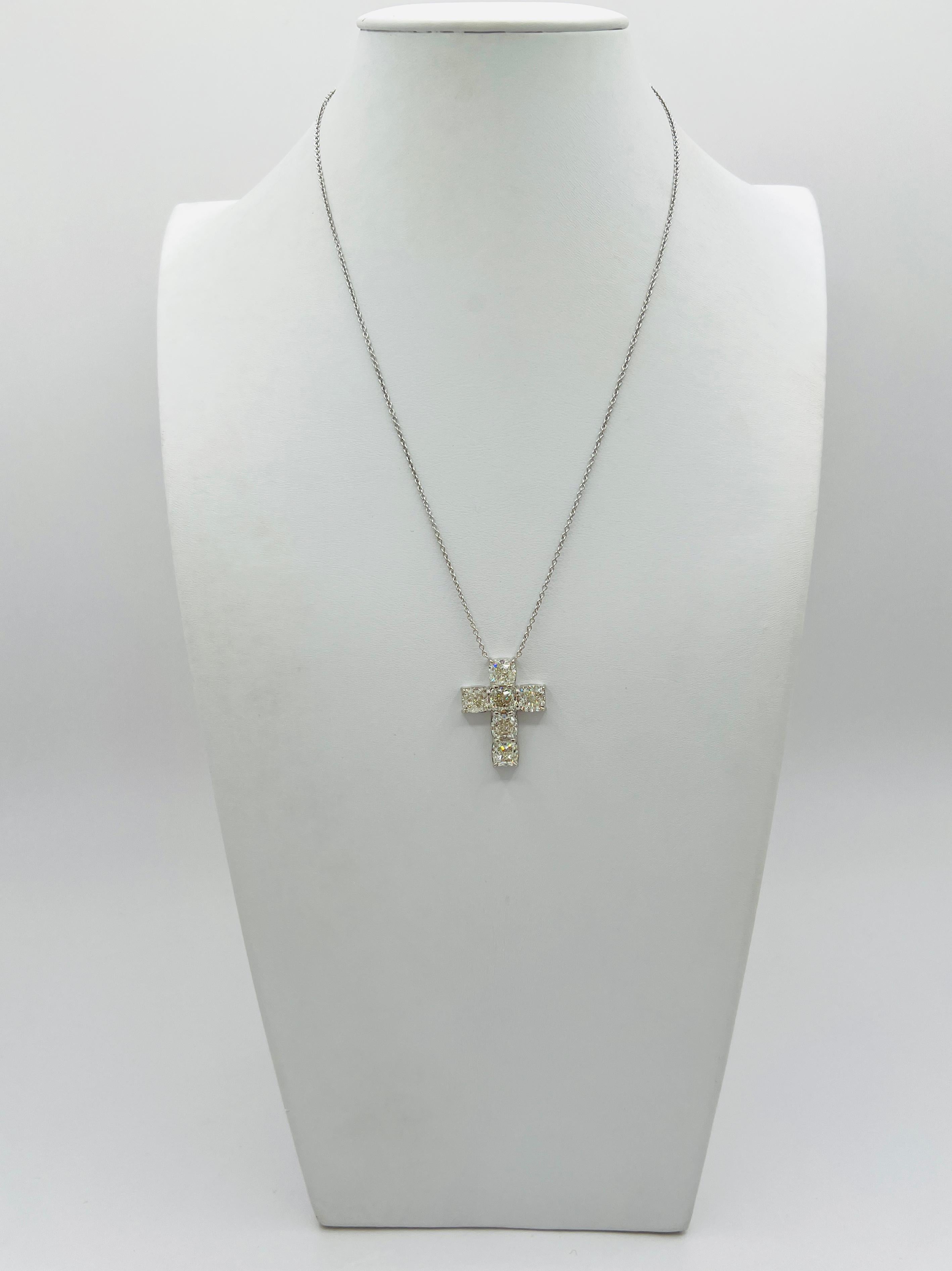 GIA White Diamond Cushion Cross Pendant Necklace in 18K White Gold In New Condition For Sale In Los Angeles, CA