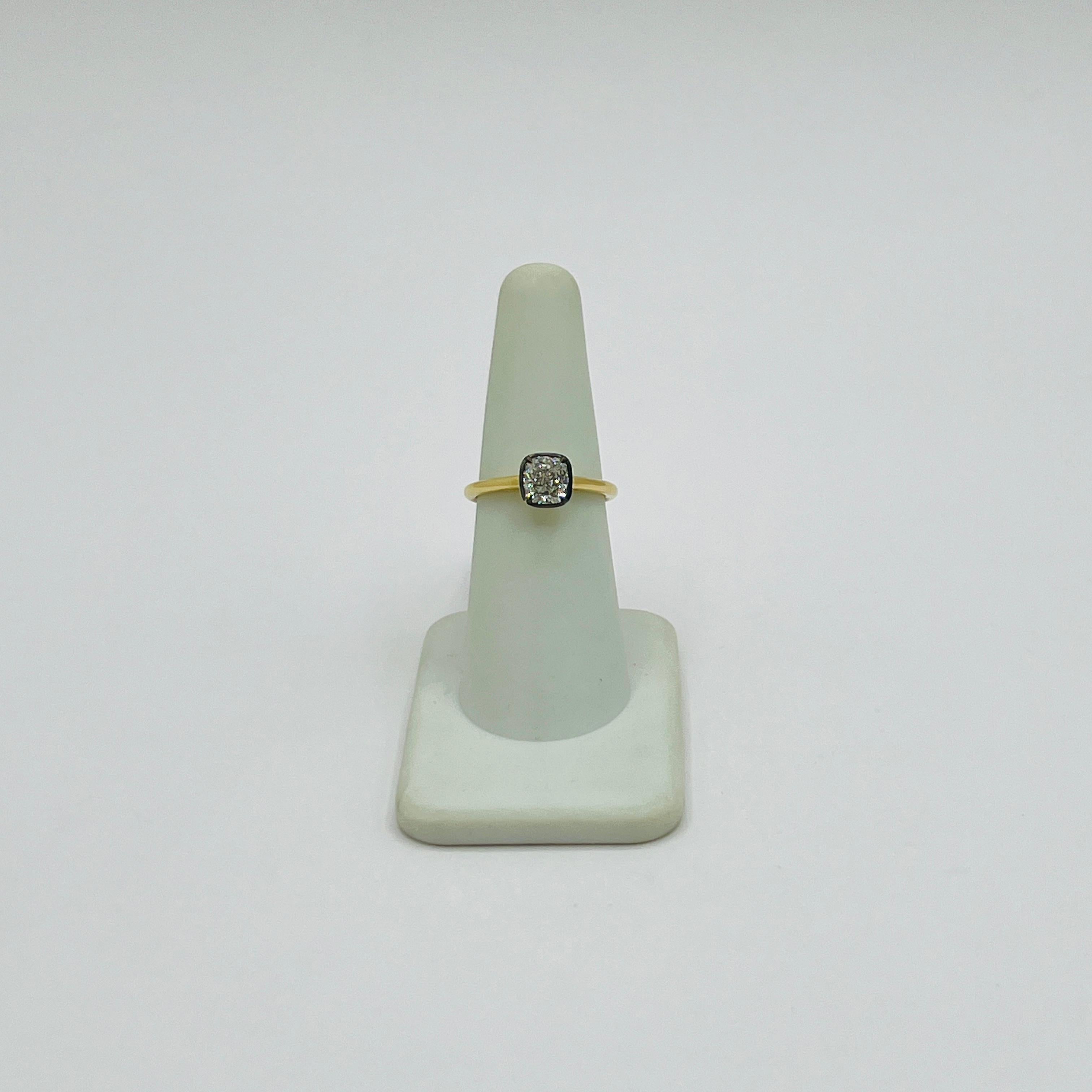 Bague solitaire à coussin de diamants blancs GIA en rhodium noir et or jaune 18K Neuf - En vente à Los Angeles, CA