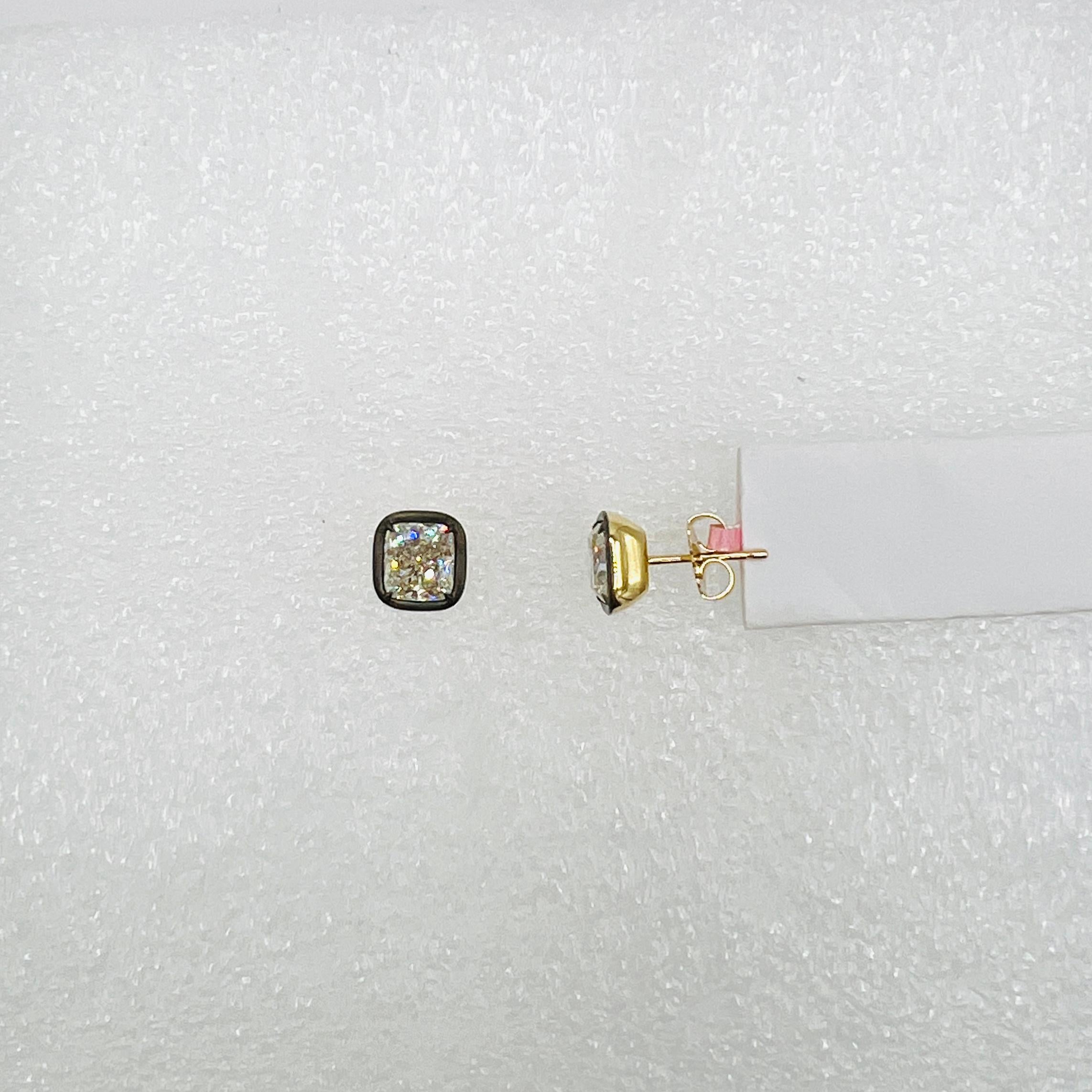 Boucles d'oreilles GIA en or jaune 18 carats et rhodium noir avec diamant blanc en forme de coussin Neuf - En vente à Los Angeles, CA