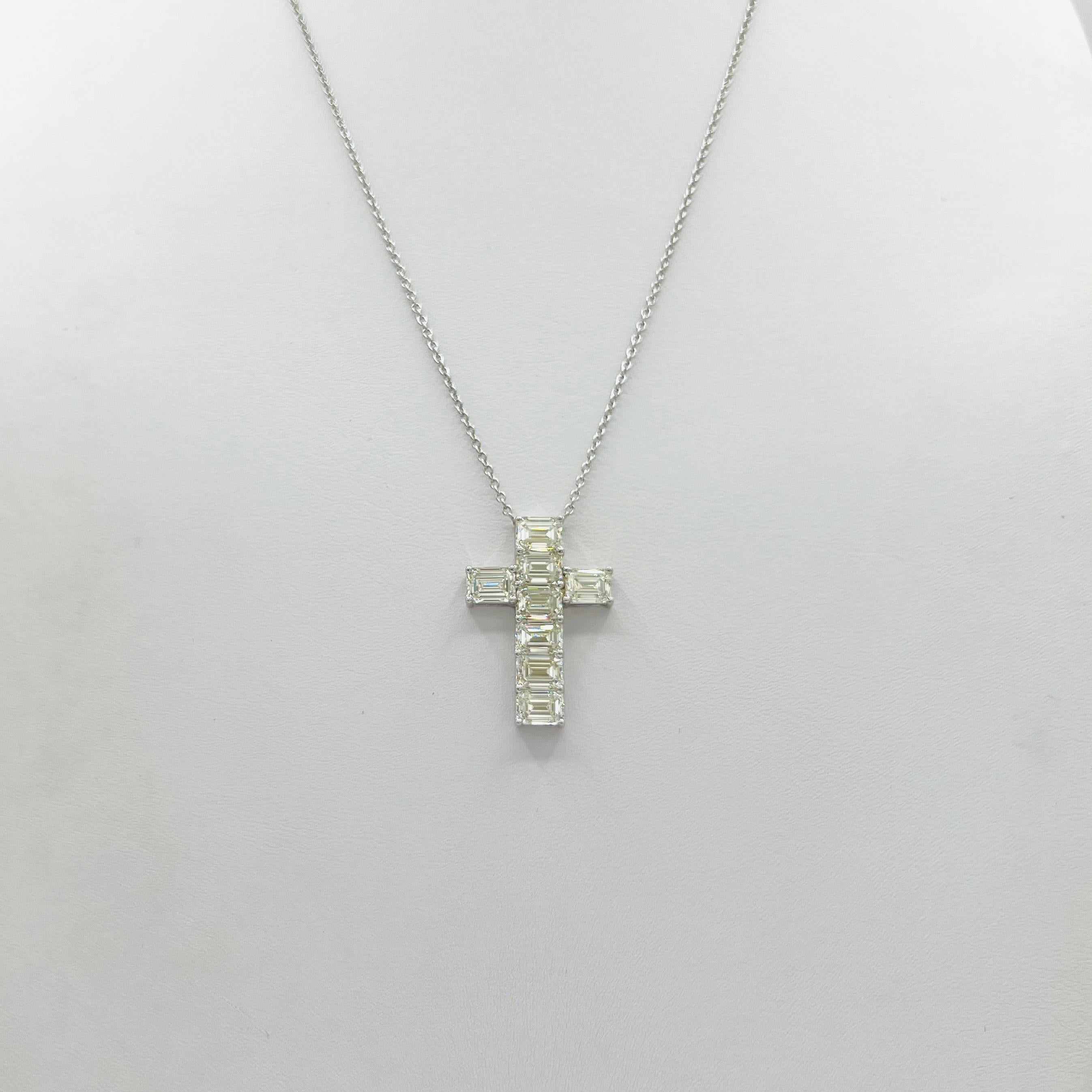GIA White Diamond Cut Cross Pendant Necklace  in 18K White Gold In New Condition For Sale In Los Angeles, CA