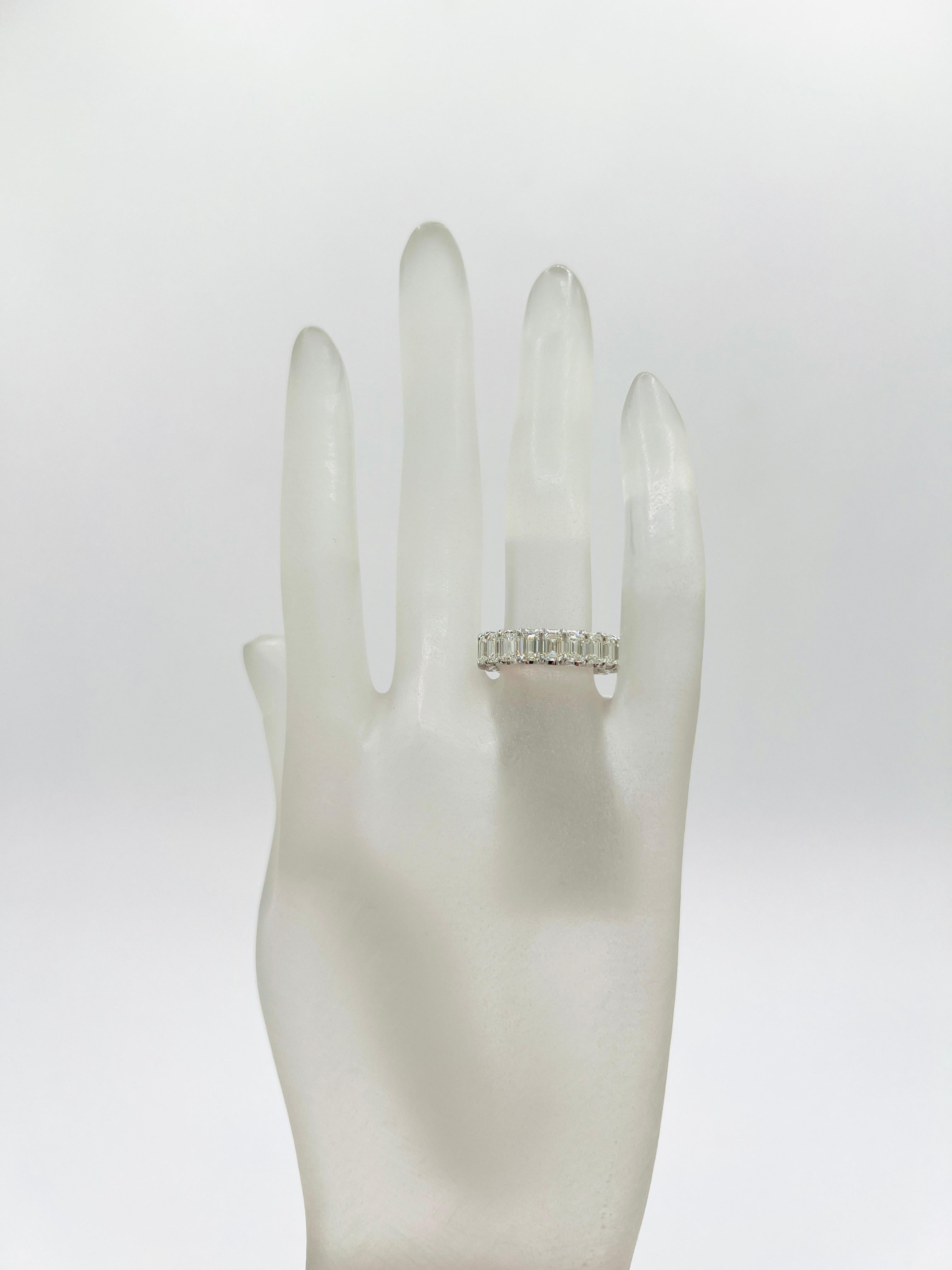GIA White Diamond Emerald Cut Eternity Band Ring in 18K Yellow Gold In New Condition For Sale In Los Angeles, CA