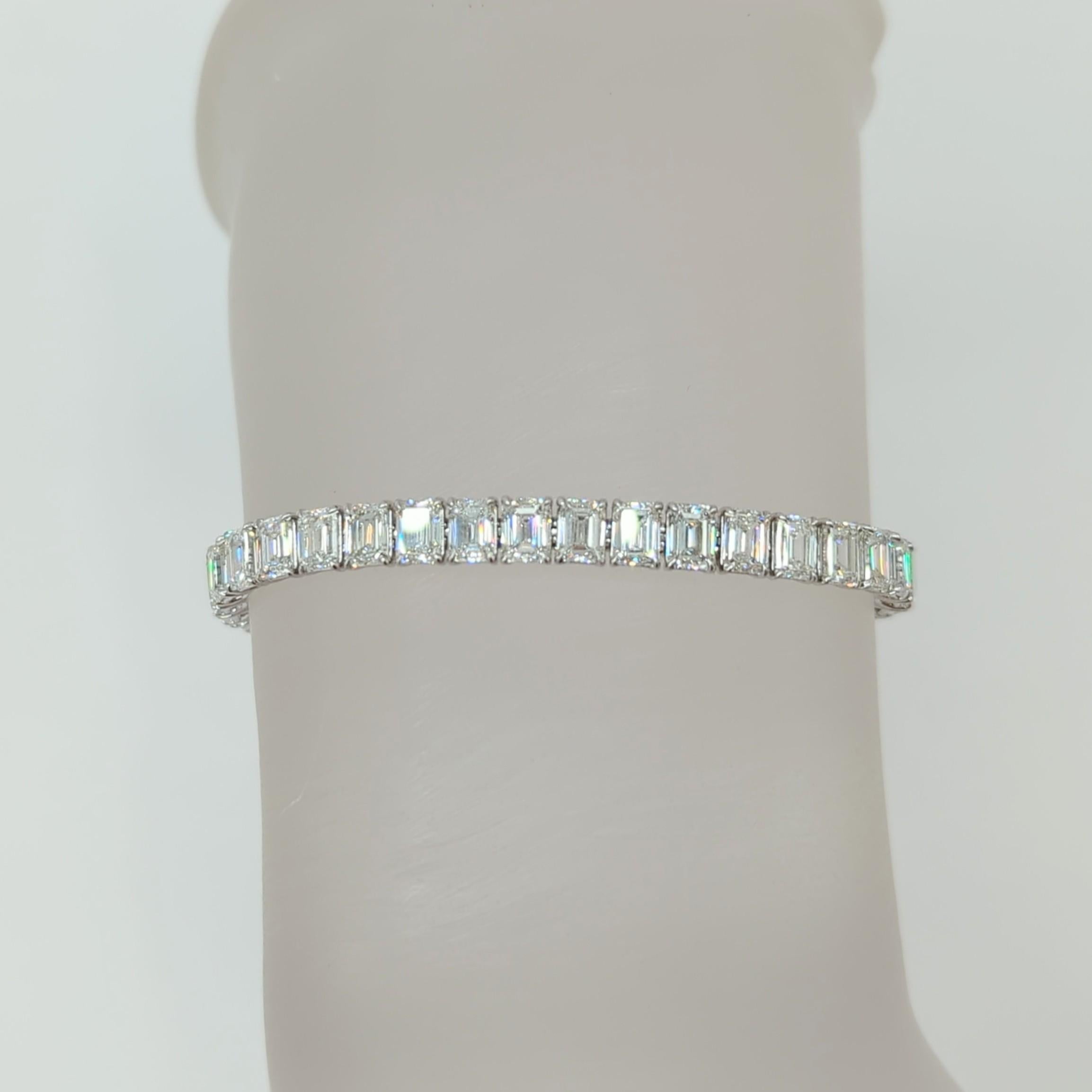 GIA White Diamond Emerald Cut Tennis Bracelet in 18K White Gold In New Condition For Sale In Los Angeles, CA