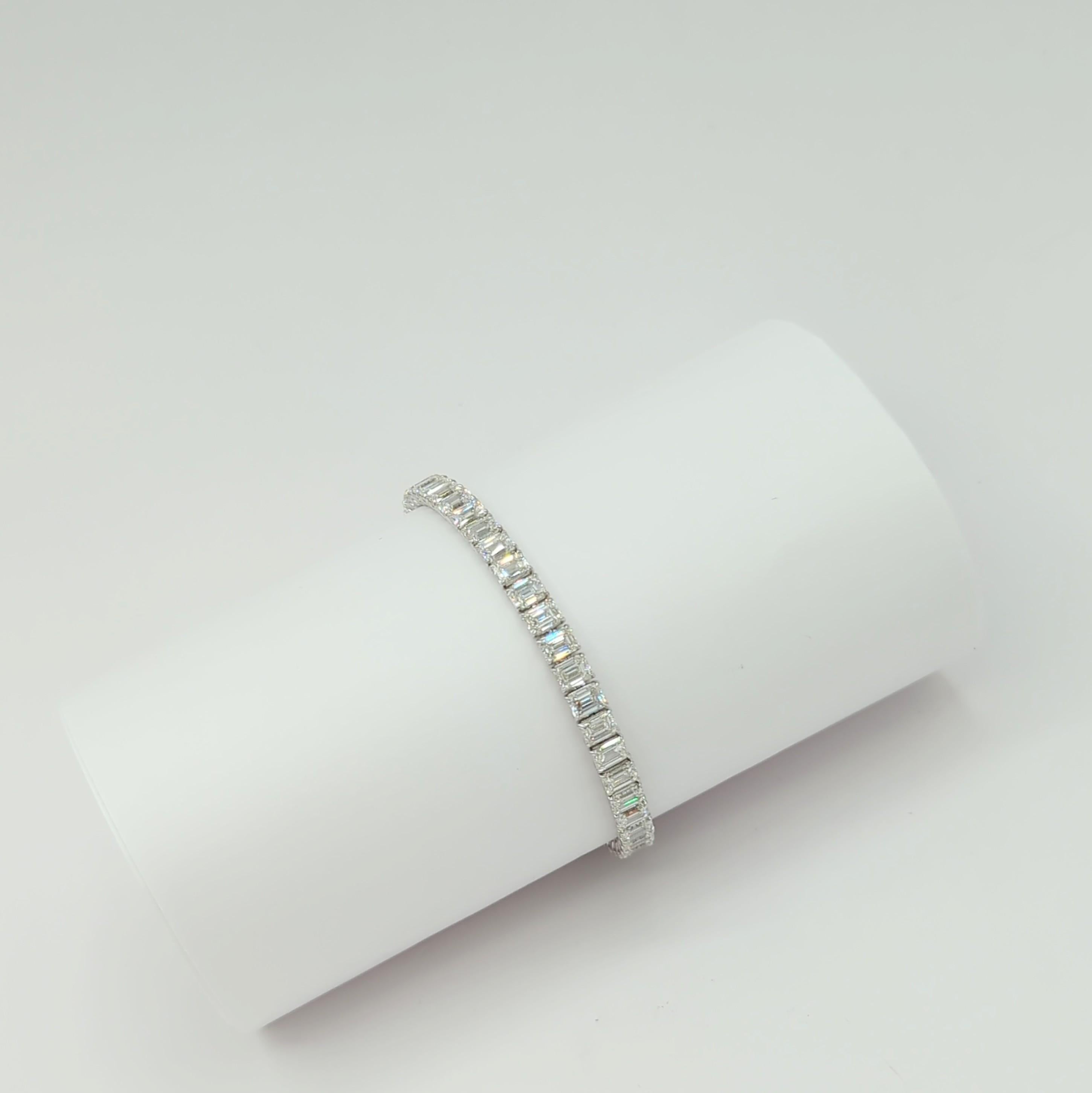 Bracelet tennis en or blanc 18 carats avec diamants blancs taille émeraude certifiés GIA Unisexe en vente