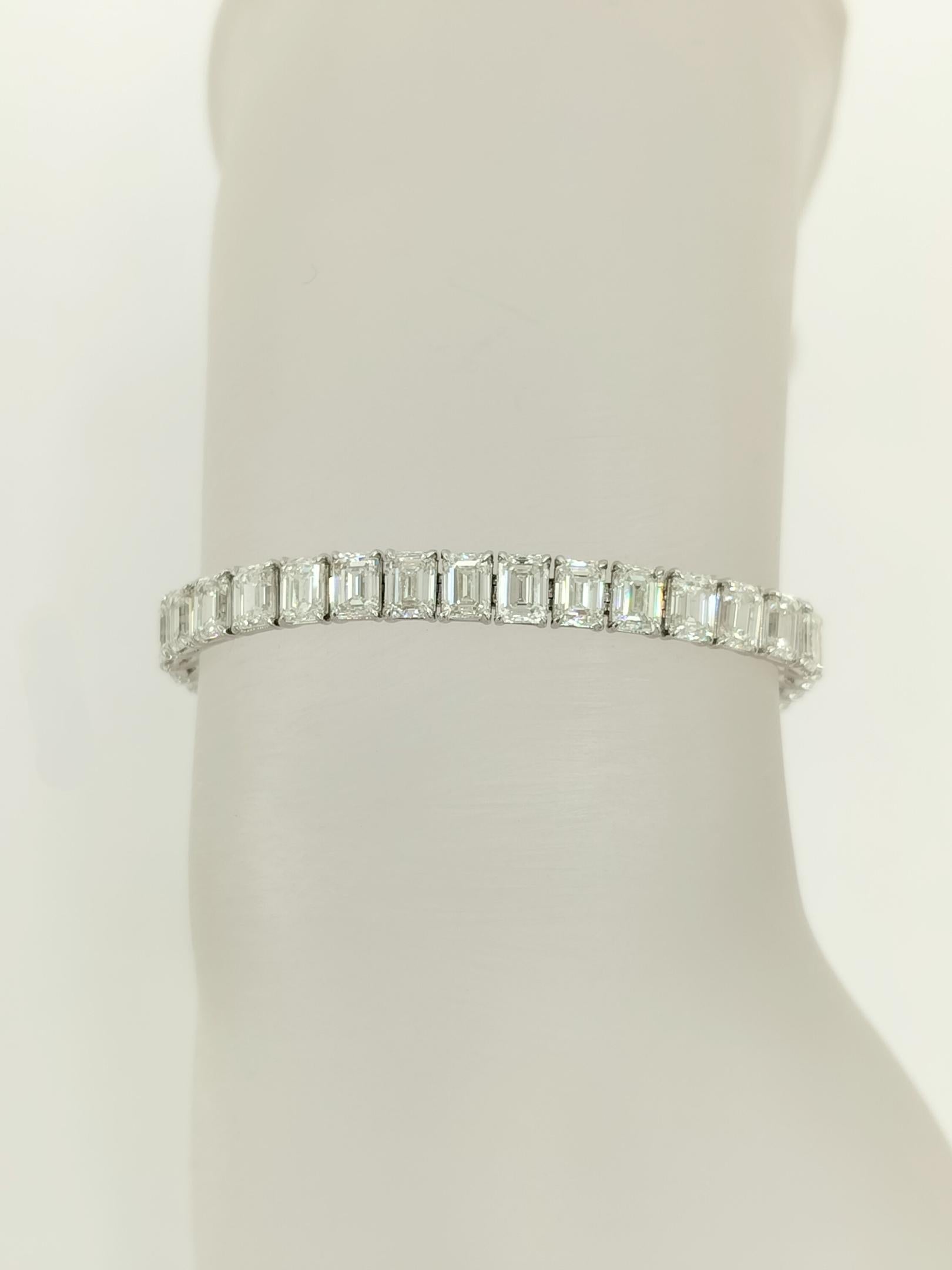 GIA White Diamond Emerald Cut Tennis Bracelet in 18K White Gold For Sale 2