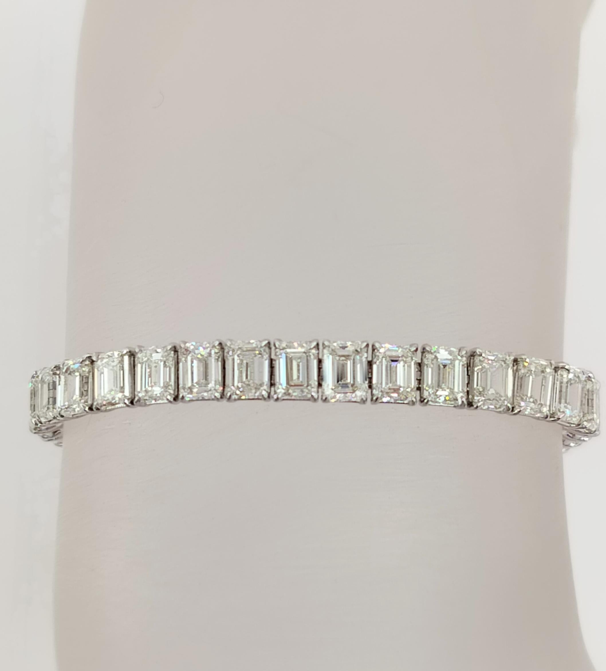 GIA White Diamond Emerald Cut Tennis Bracelet in 18K White Gold For Sale 3