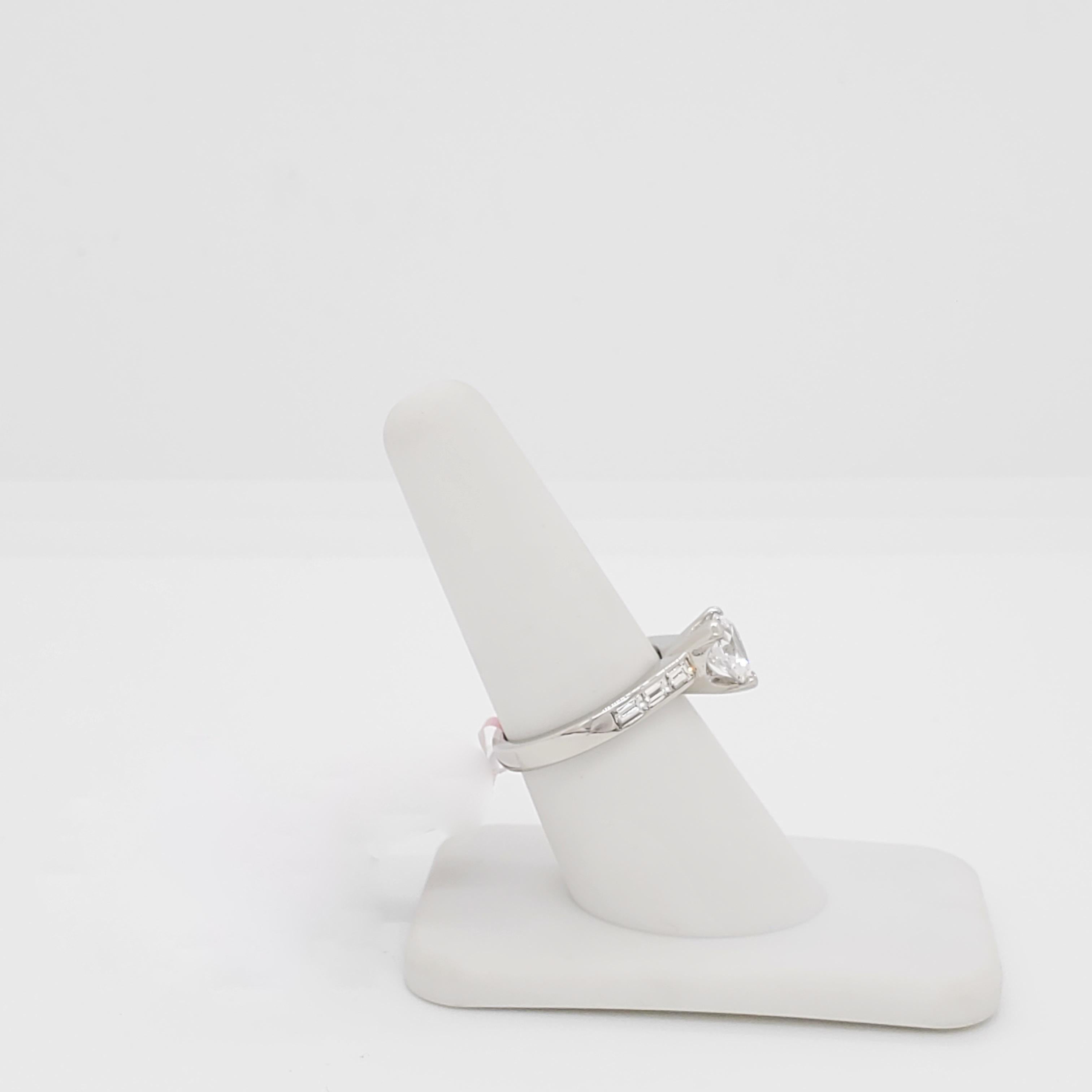 GIA Weißer Diamant-Herz-Brautring aus Platin mit Diamanten im Zustand „Neu“ im Angebot in Los Angeles, CA