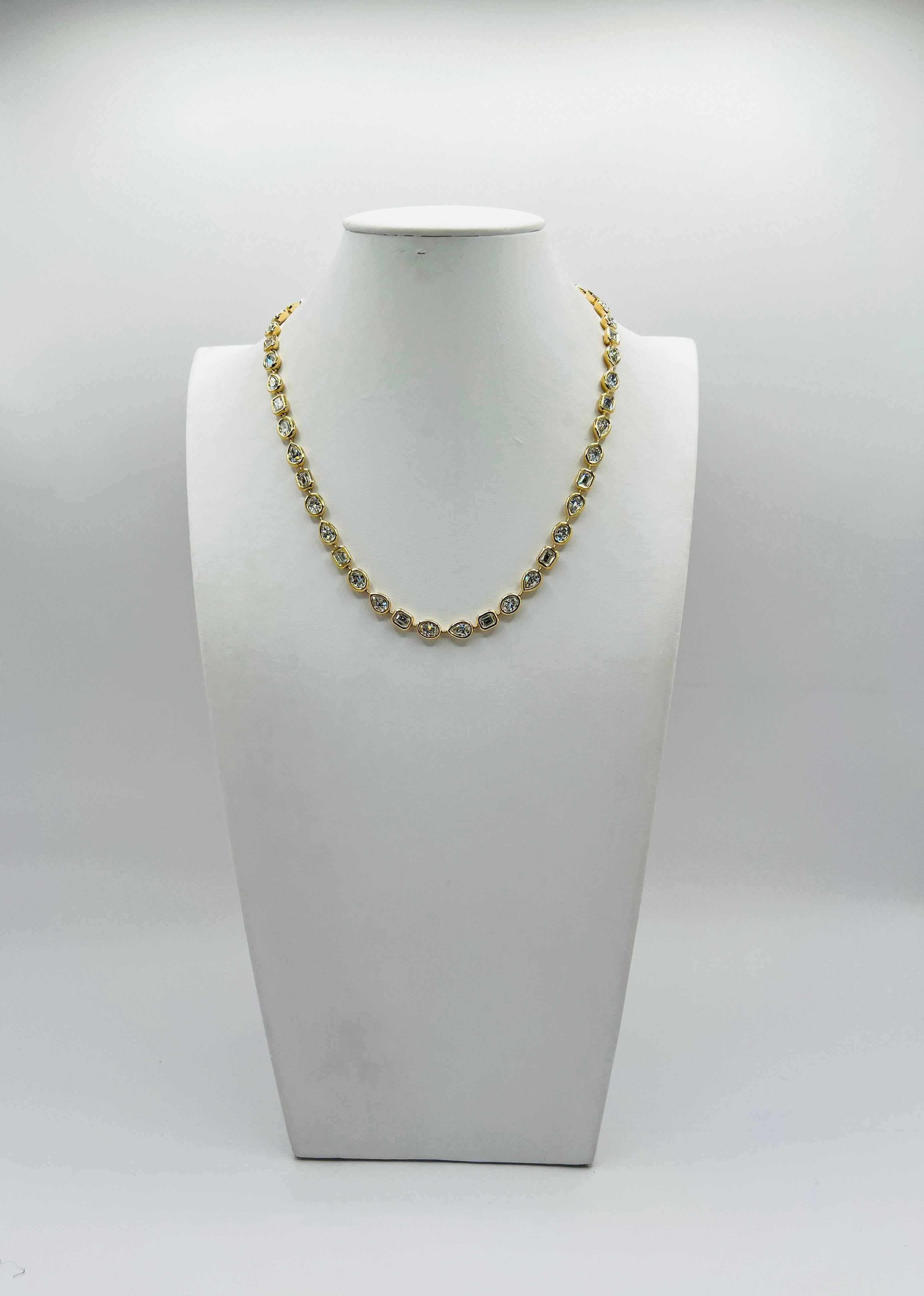 Collier en or jaune 18 carats avec chaton East West et diamants blancs GIA Unisexe en vente