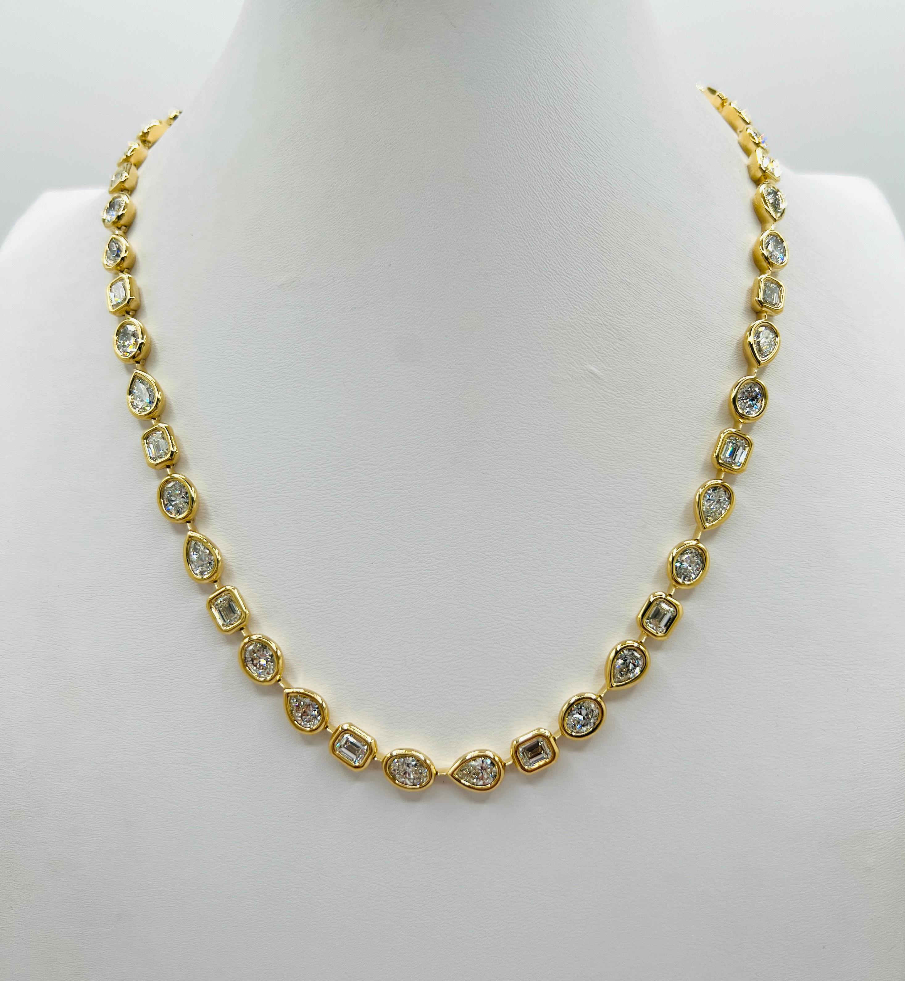 Collier en or jaune 18 carats avec chaton East West et diamants blancs GIA en vente 1