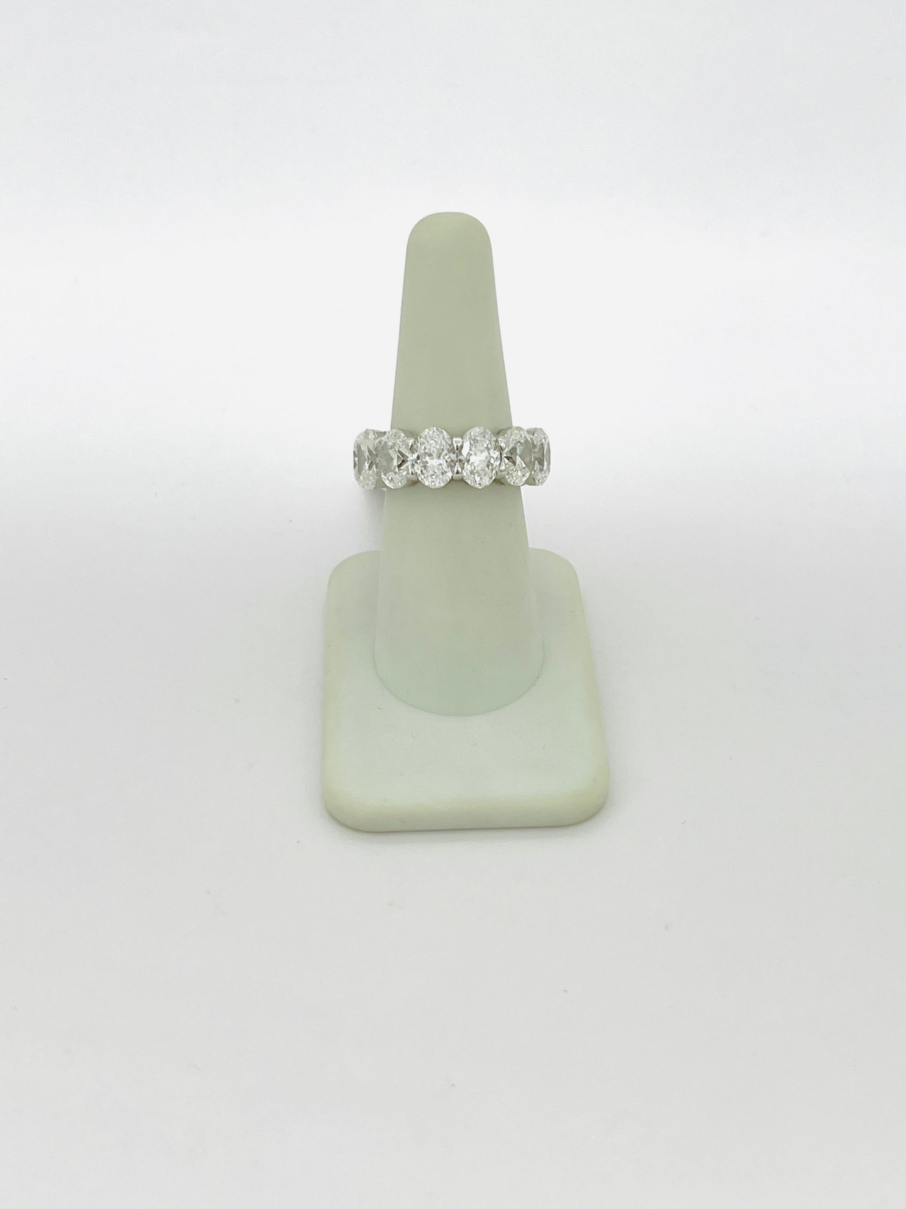 da uomo o donna Anello a fascia per l'eternità con diamante bianco ovale da 1 carato ciascuno GIA in oro bianco 18 carati