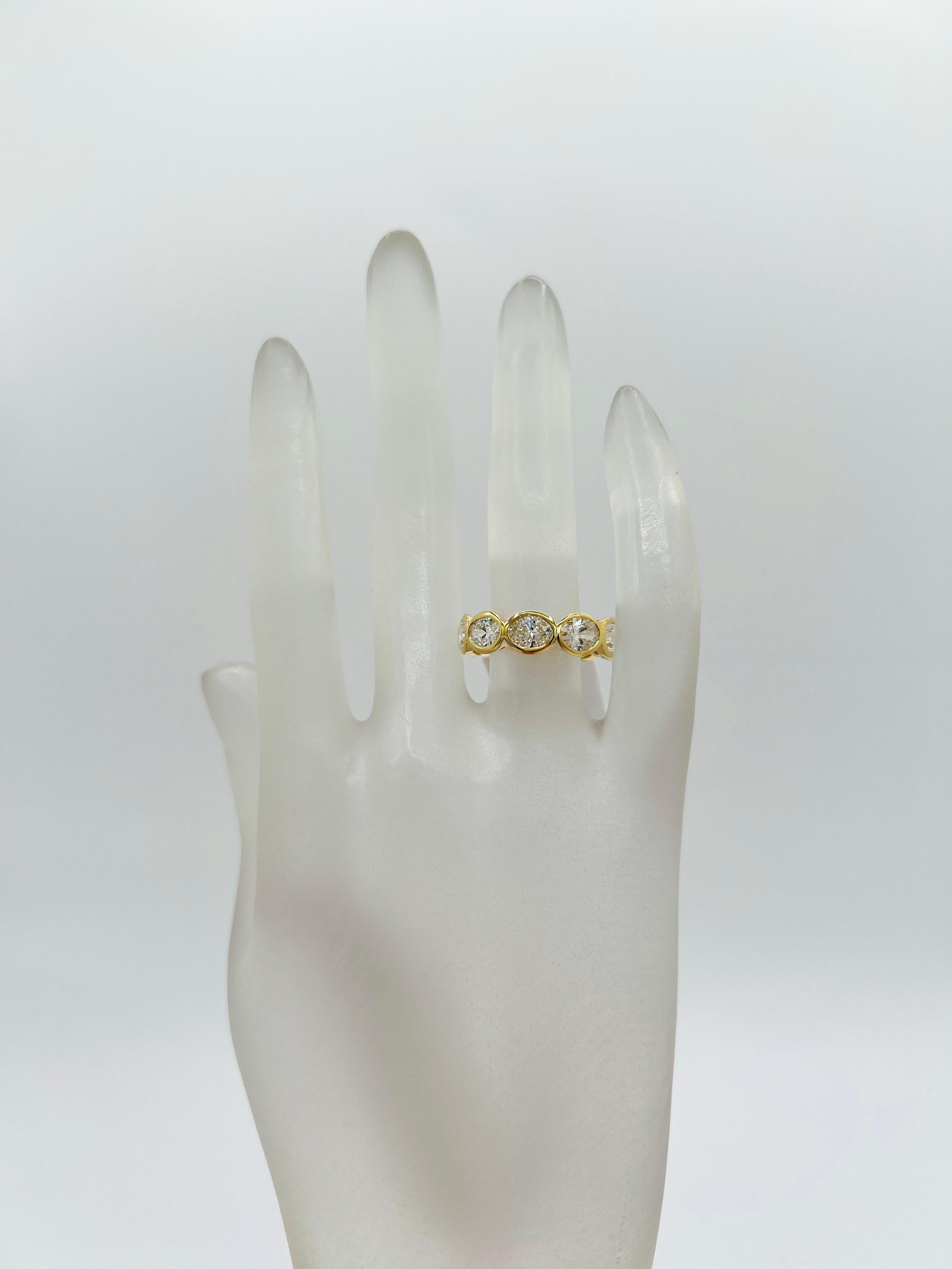 Magnifique 5.08 ct. Ovales de diamants blancs GH SI.  Total de 10 pierres, chacune de 0,50 ct.  Fabriqué à la main en or jaune 18k.  Bague taille 6.75.  Toutes les pierres sont accompagnées d'un certificat GIA.