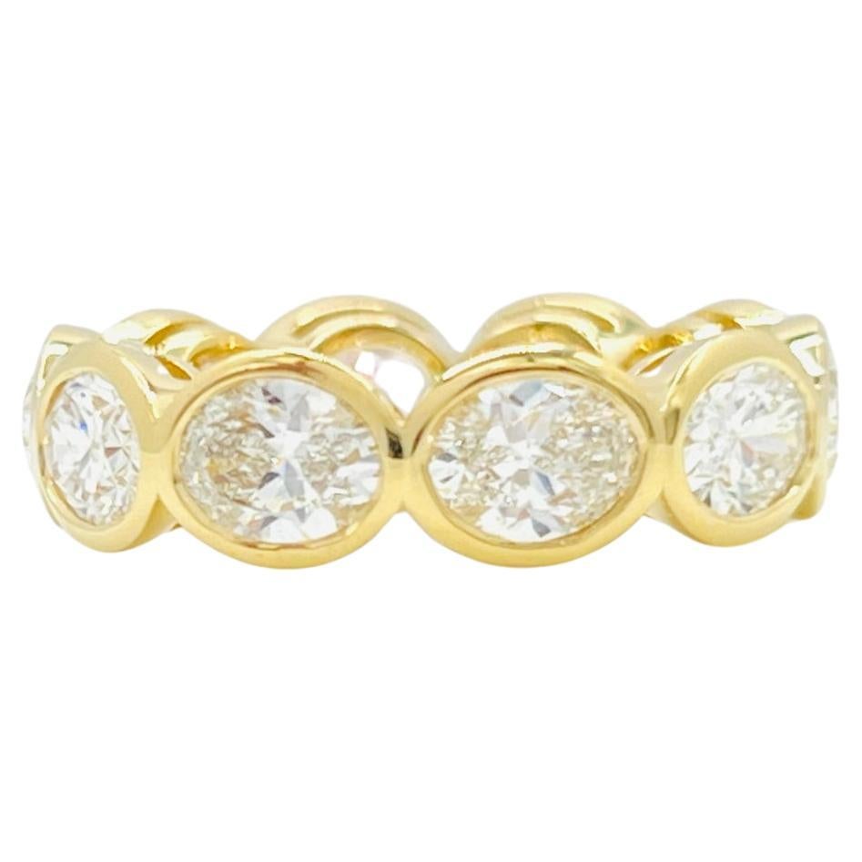 Bague à chaton East West en or jaune 18 carats, diamant blanc ovale GIA en vente