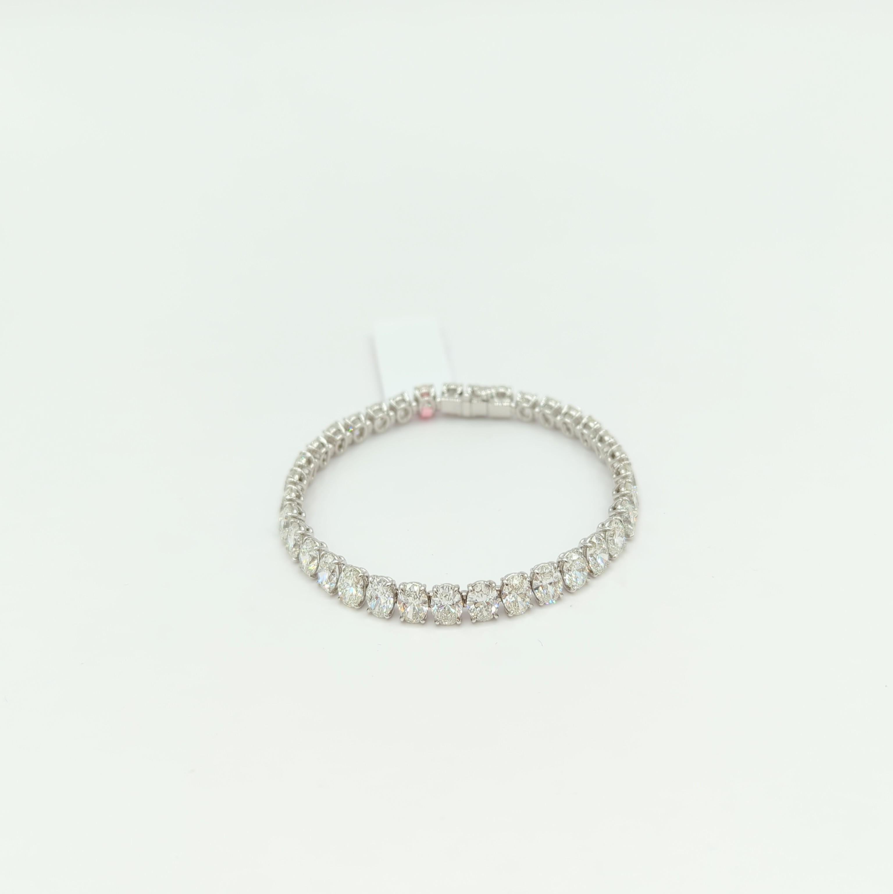 Bracelet tennis ovale en or blanc 18 carats avec diamants blancs certifiés GIA en vente 4