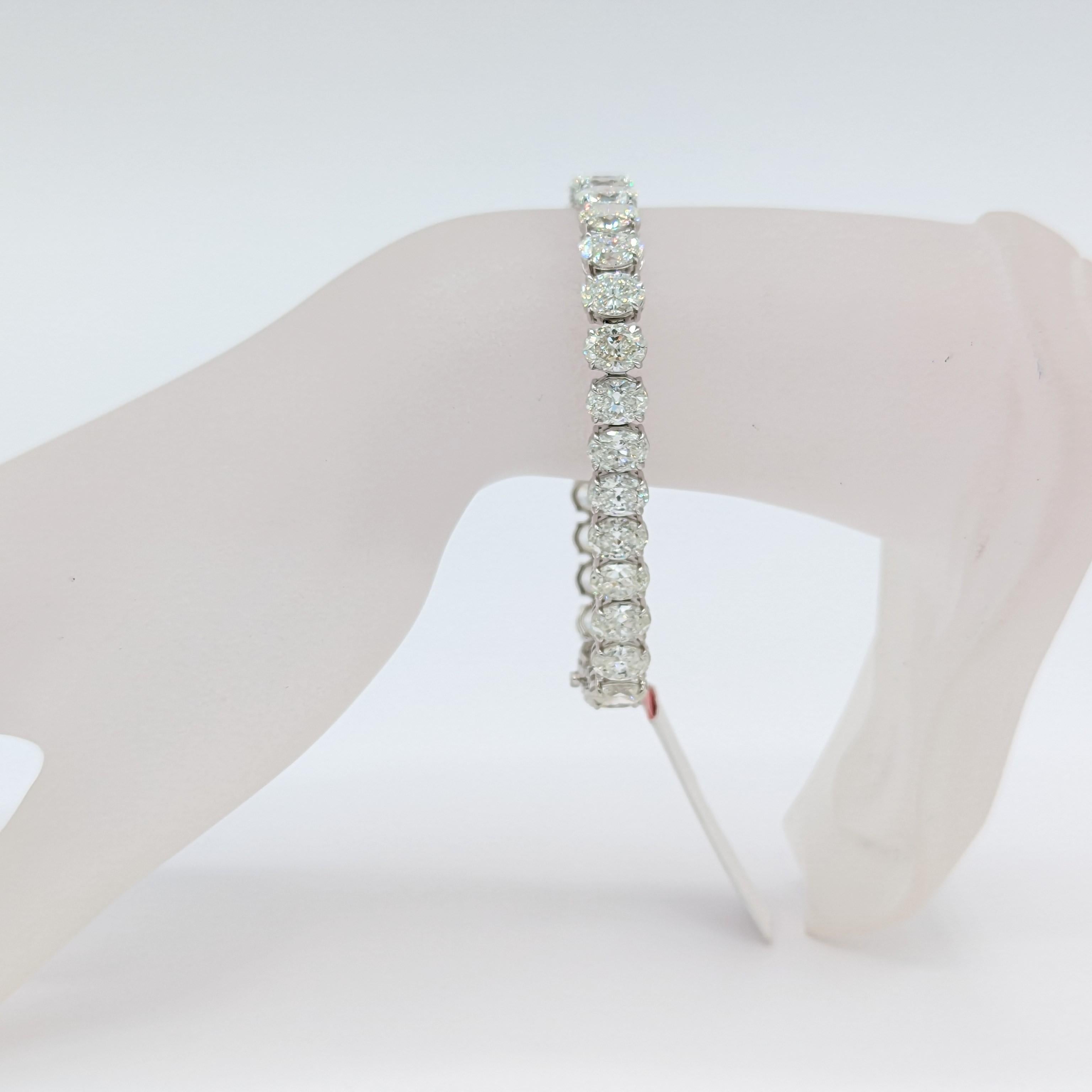 Taille ovale Bracelet de tennis ovale en platine avec diamants blancs certifiés GIA en vente