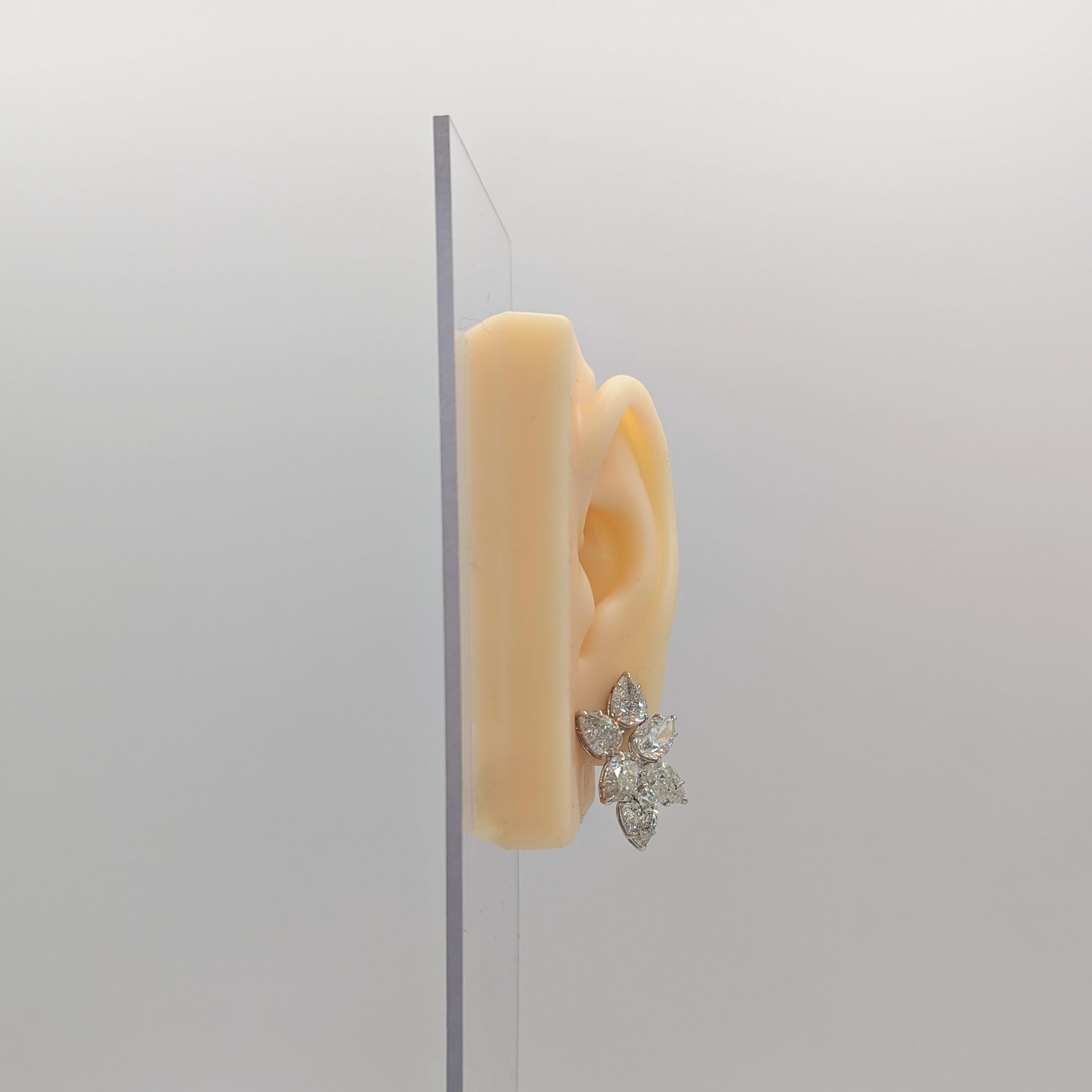 GIA Weiße birnenförmige Cluster-Ohrringe aus 18 K Weißgold mit Diamanten (Tropfenschliff) im Angebot