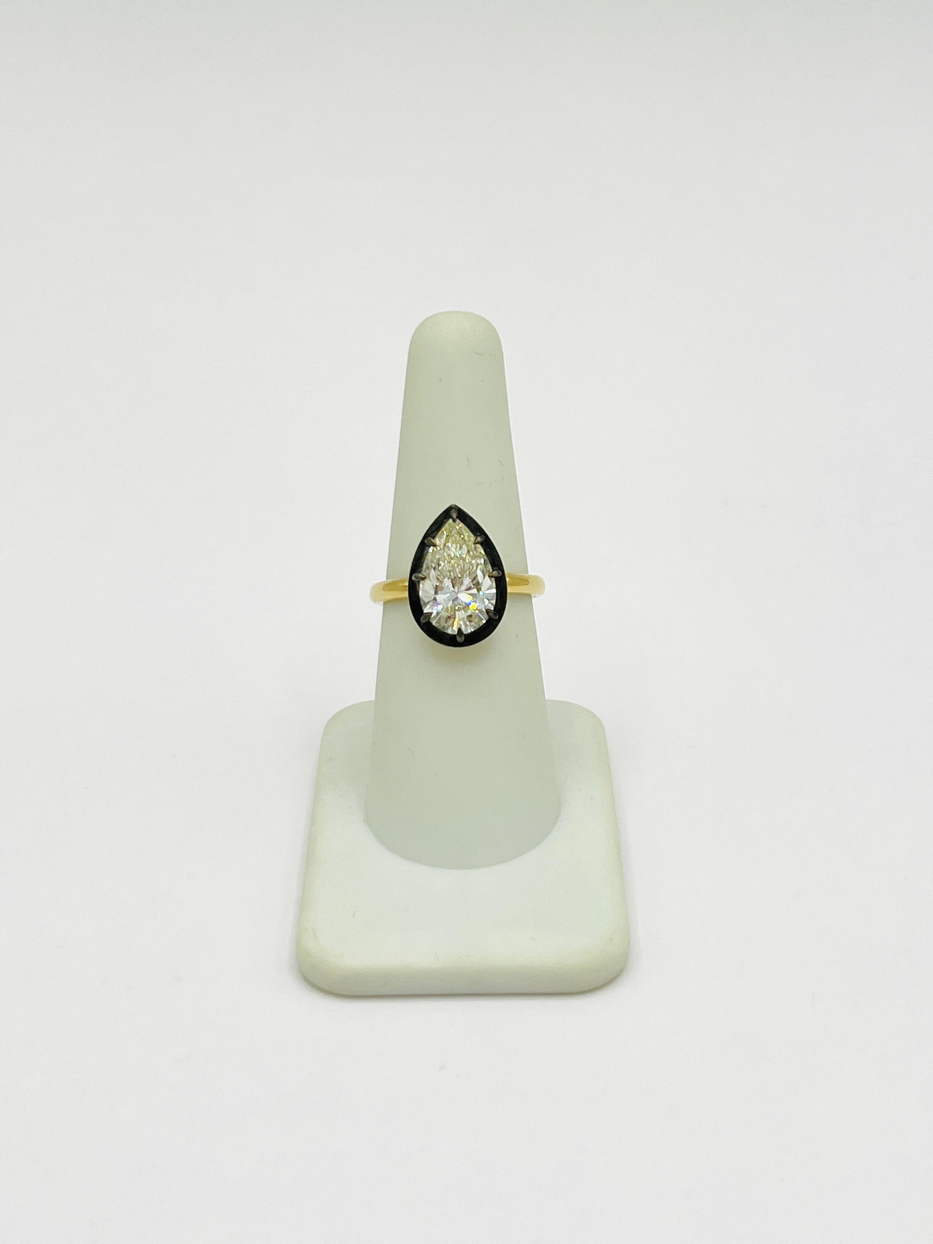 GIA White Diamond Pear Shape in Black Rhodium Bezel and 18K Yellow Gold For Sale 1
