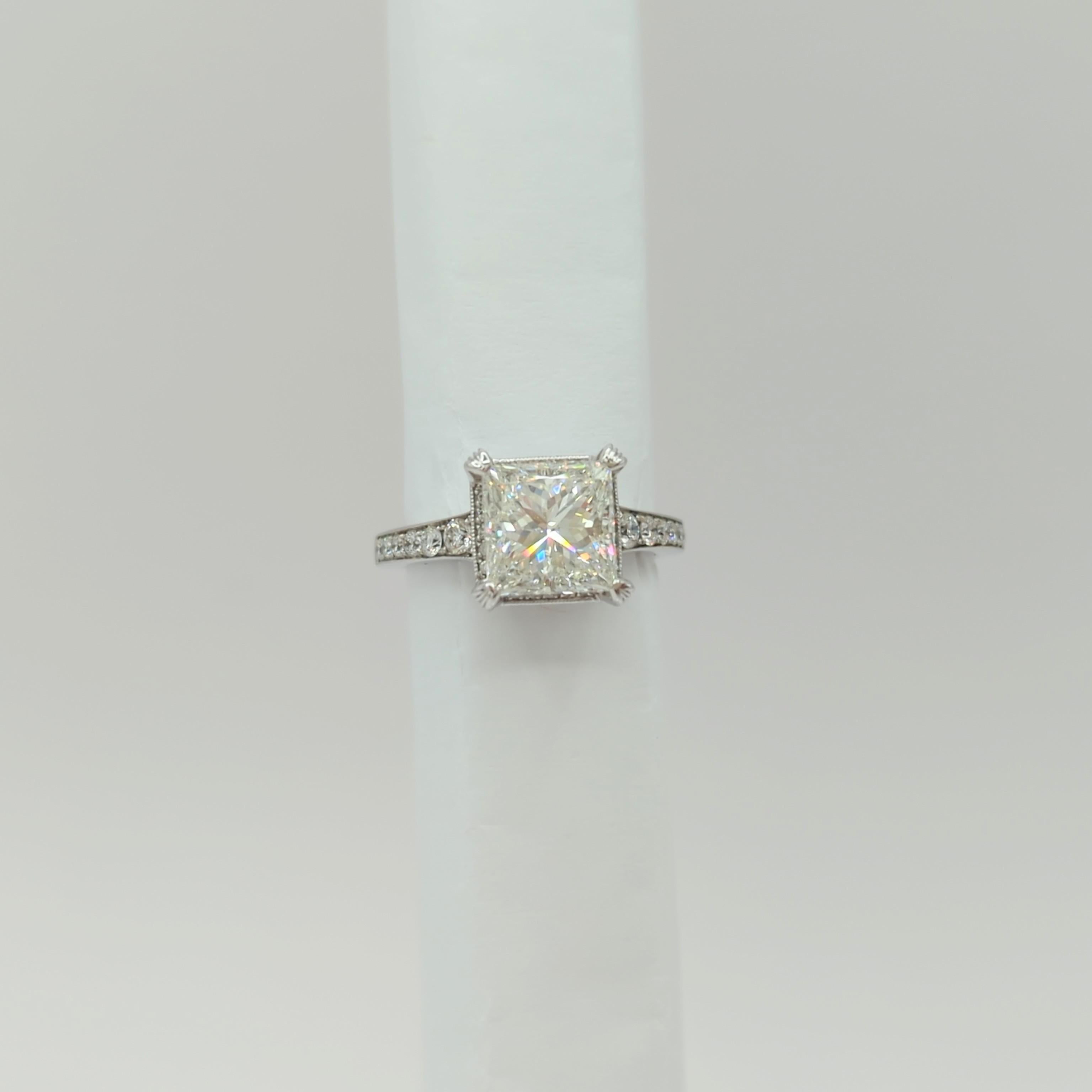 GIA White Diamond Princess Cut Ring in 18K White Gold For Sale 3