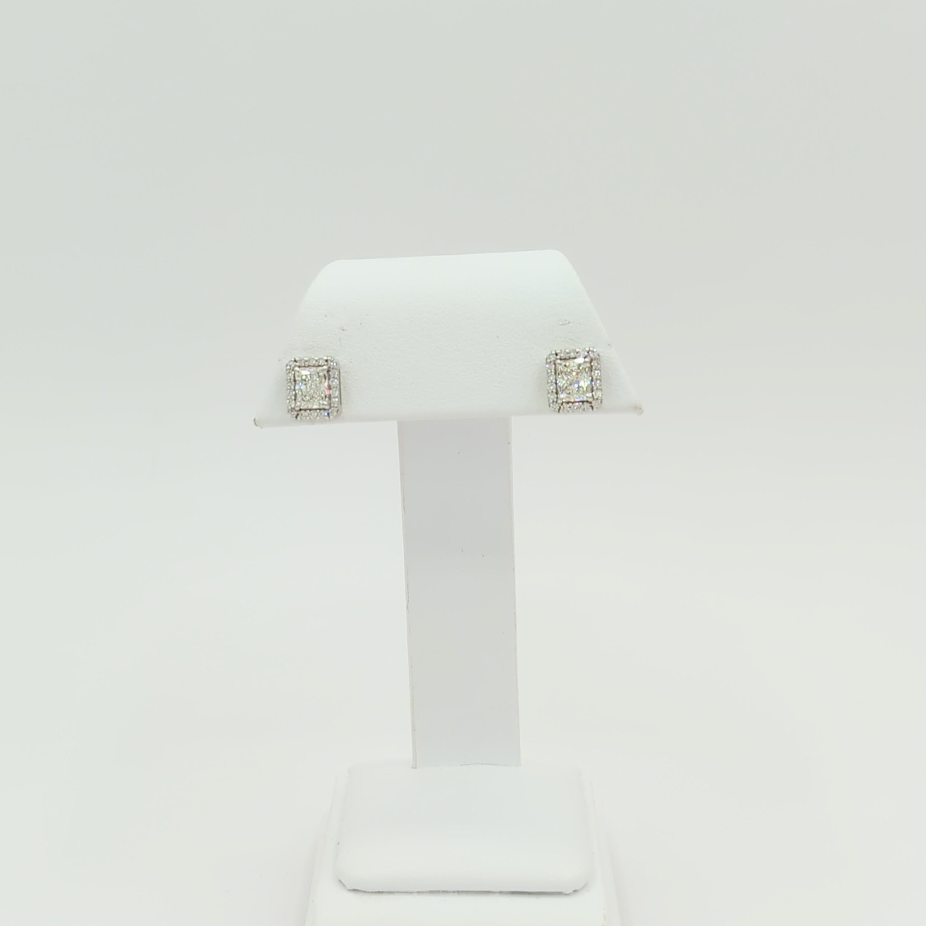 GIA White Diamond Radiant Stud Earrings in 18K White Gold In New Condition For Sale In Los Angeles, CA