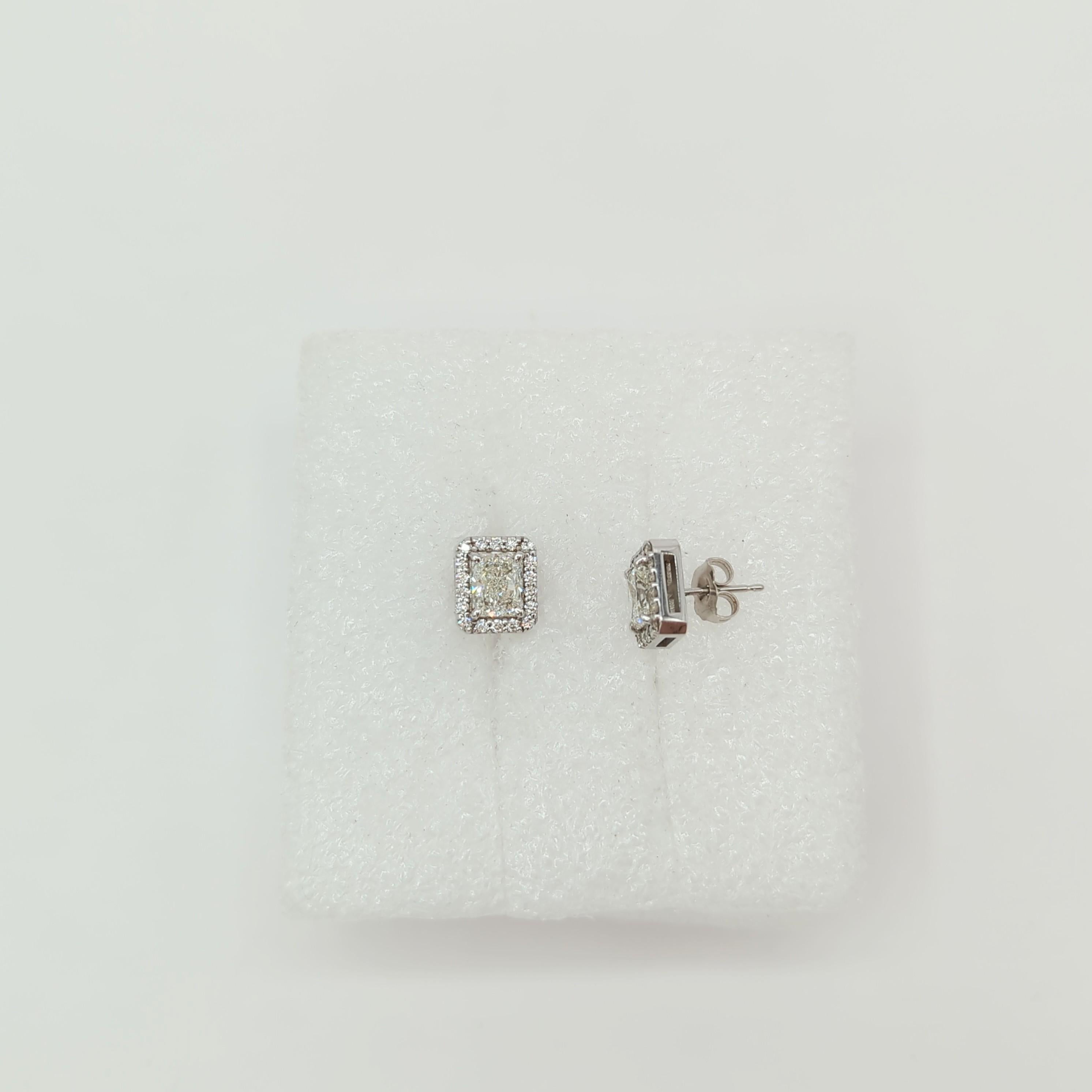 GIA Weiße strahlende Diamant-Ohrstecker aus 18 Karat Weißgold für Damen oder Herren im Angebot