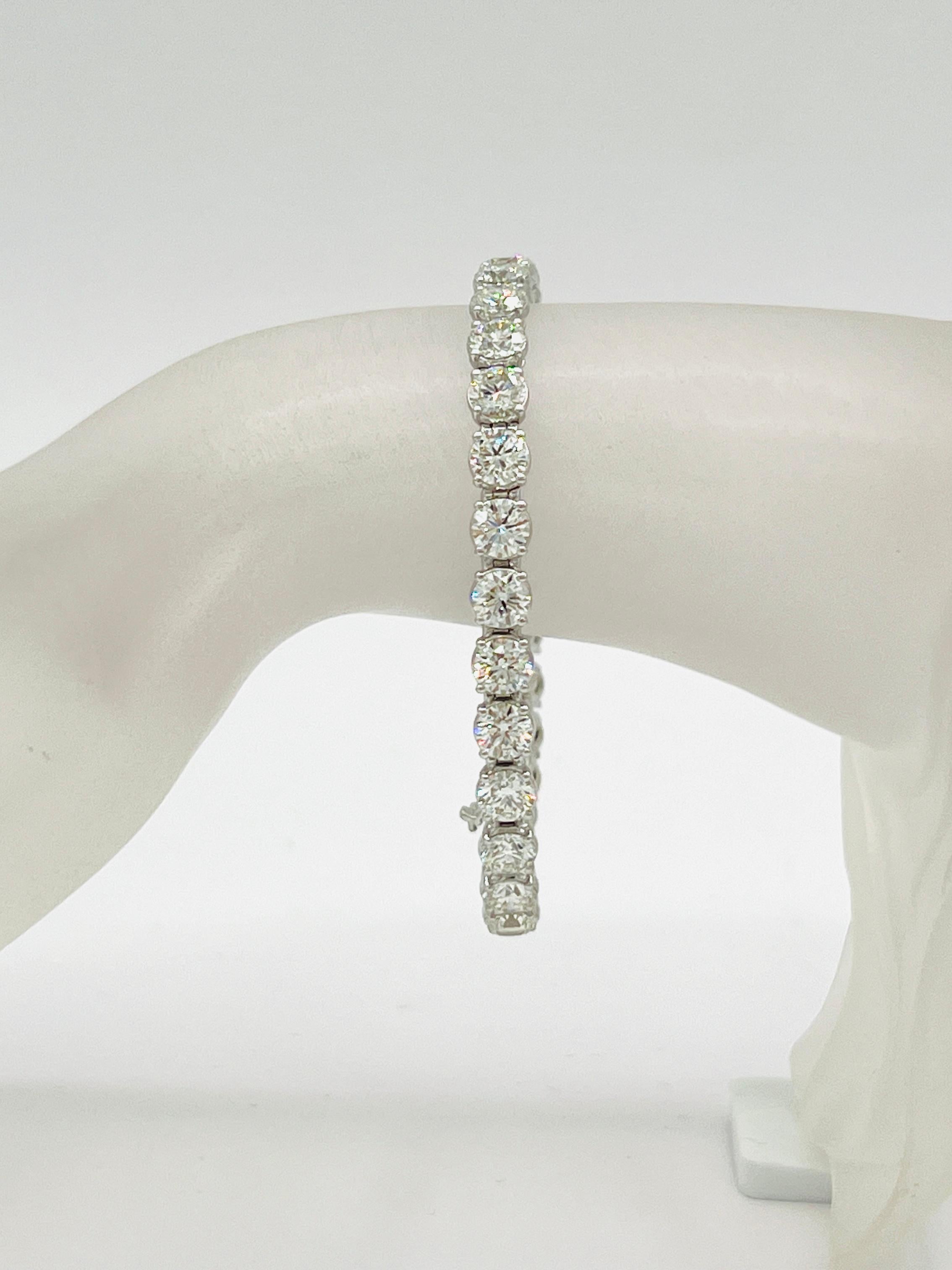 Schöne 16.00 ct. IJ SI weiße Diamanten rund.  Insgesamt 32 Steine mit einem Gewicht von je 0,50 ct.  Die Länge beträgt 7,25